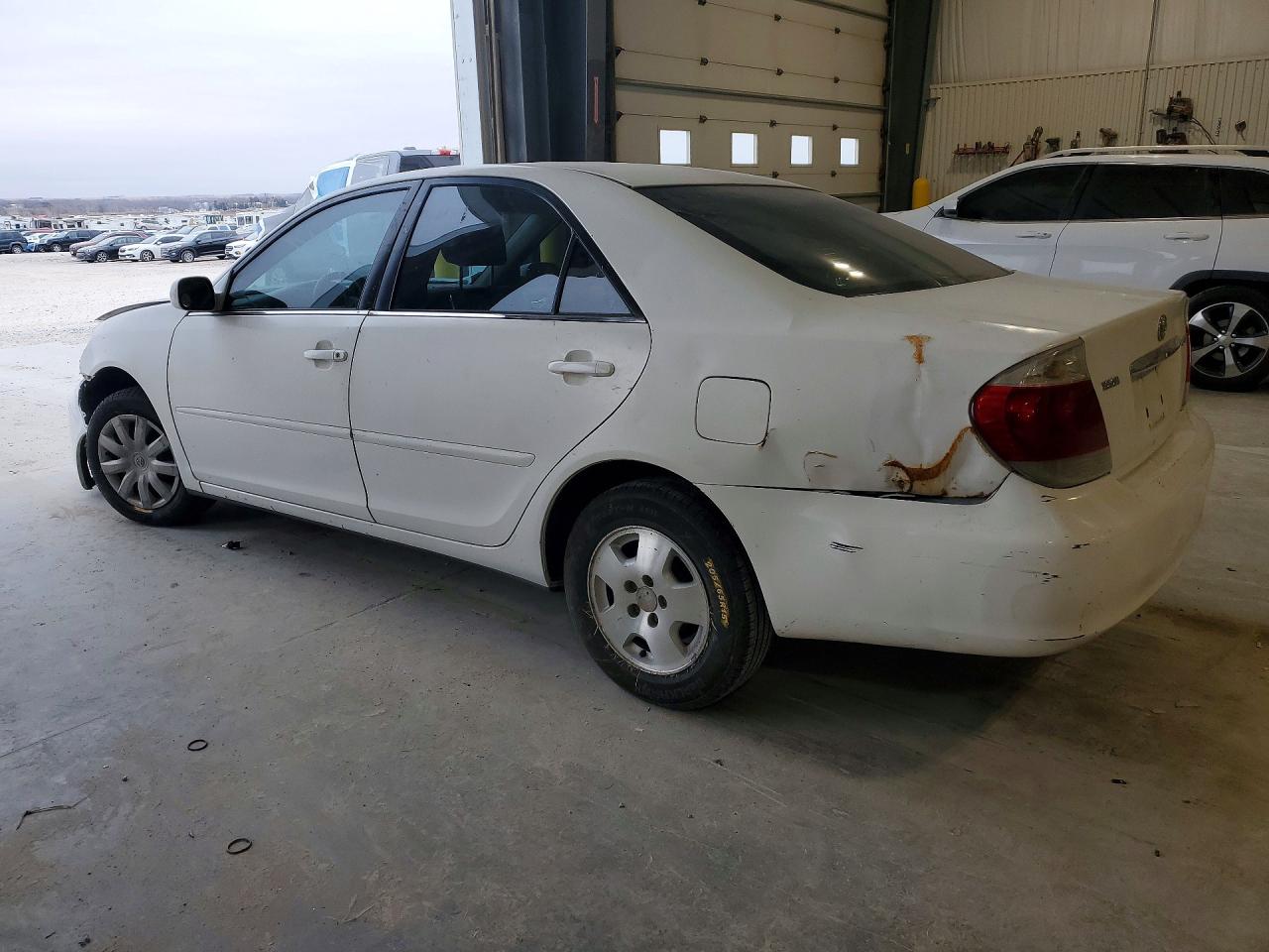 2005 Toyota Camry Le White vin: 4T1BE32K75U590638