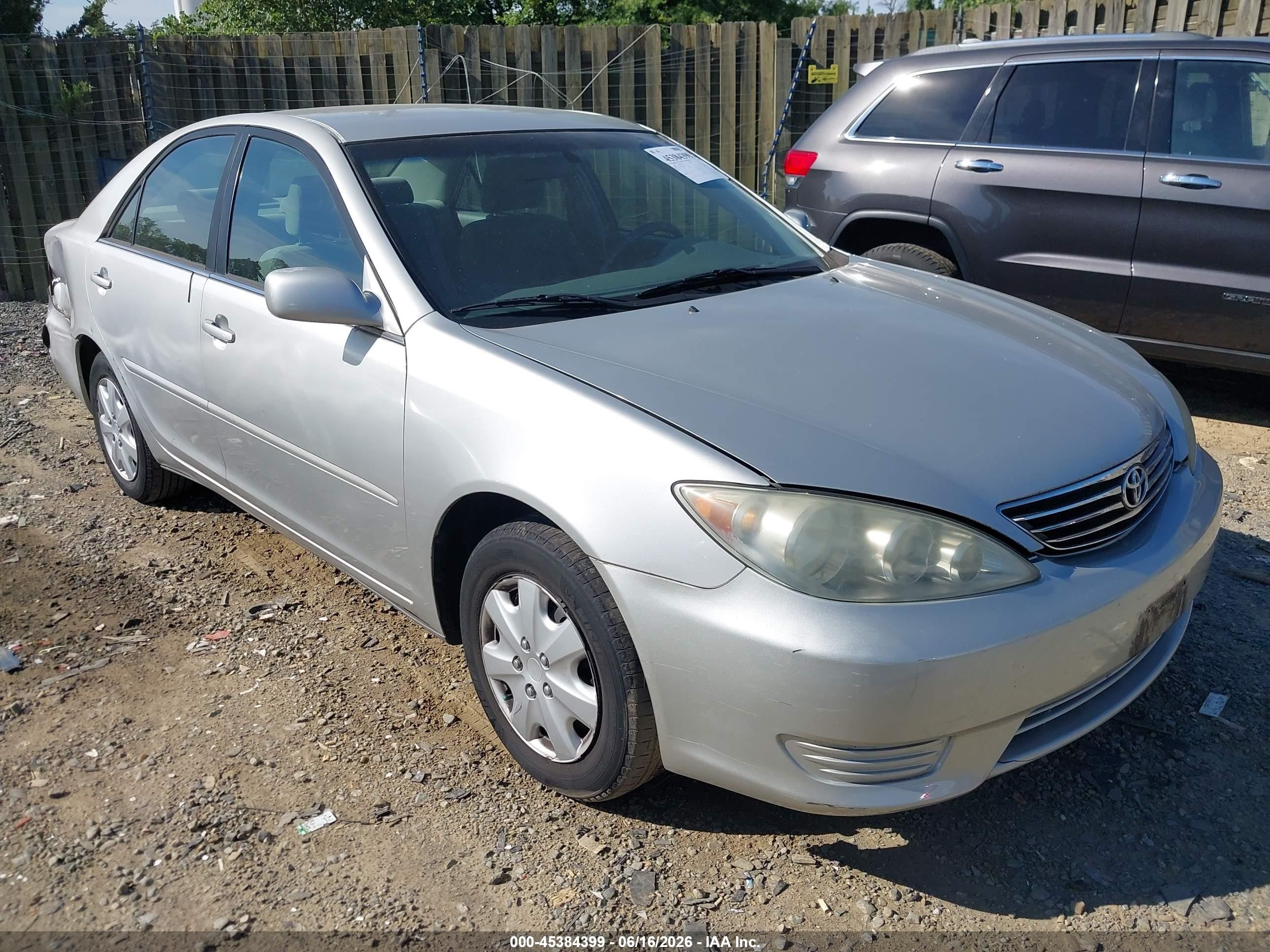 2005 Toyota Camry Le Silver vin: 4T1BE32K75U947347