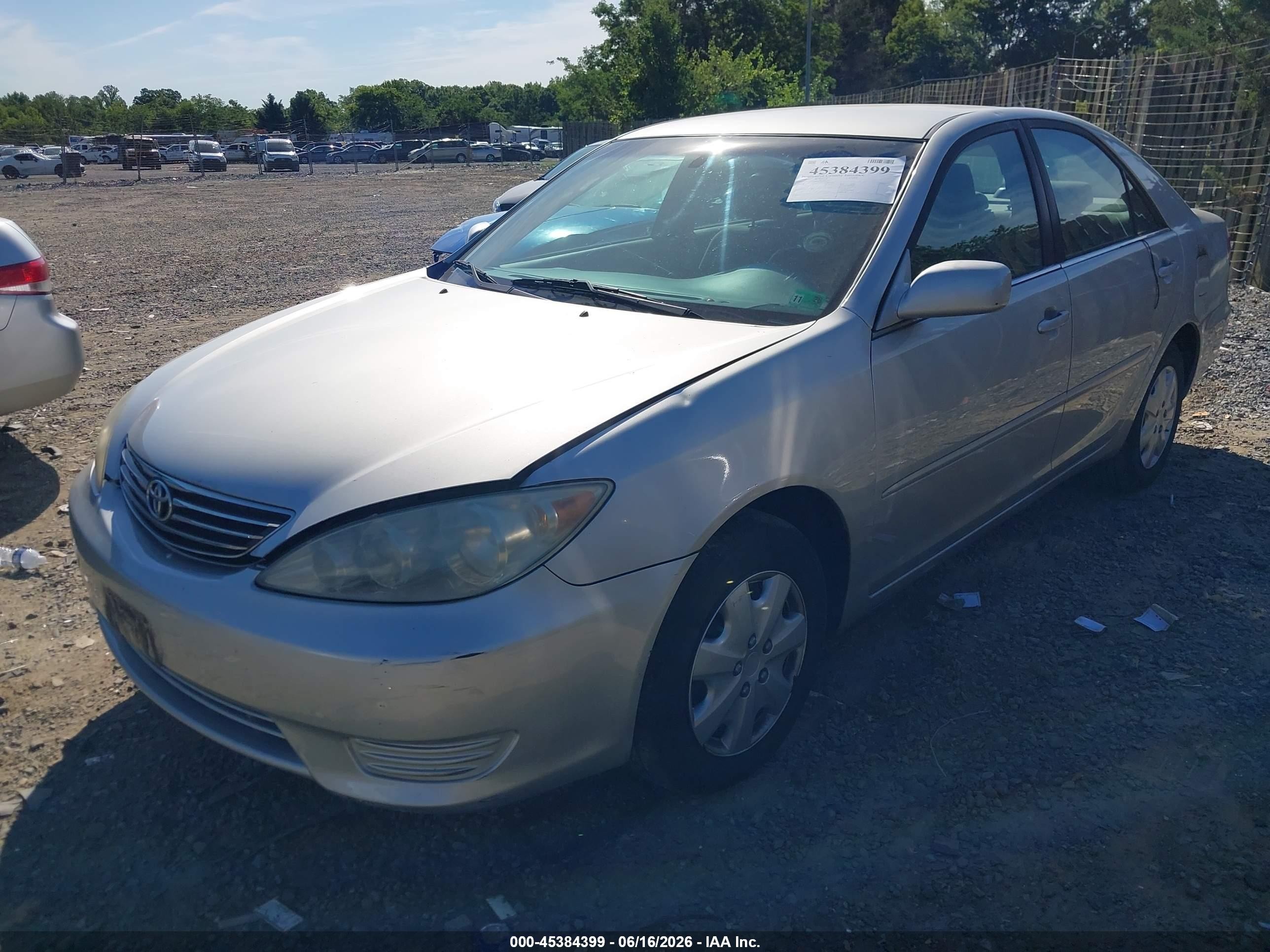 2005 Toyota Camry Le Silver vin: 4T1BE32K75U947347