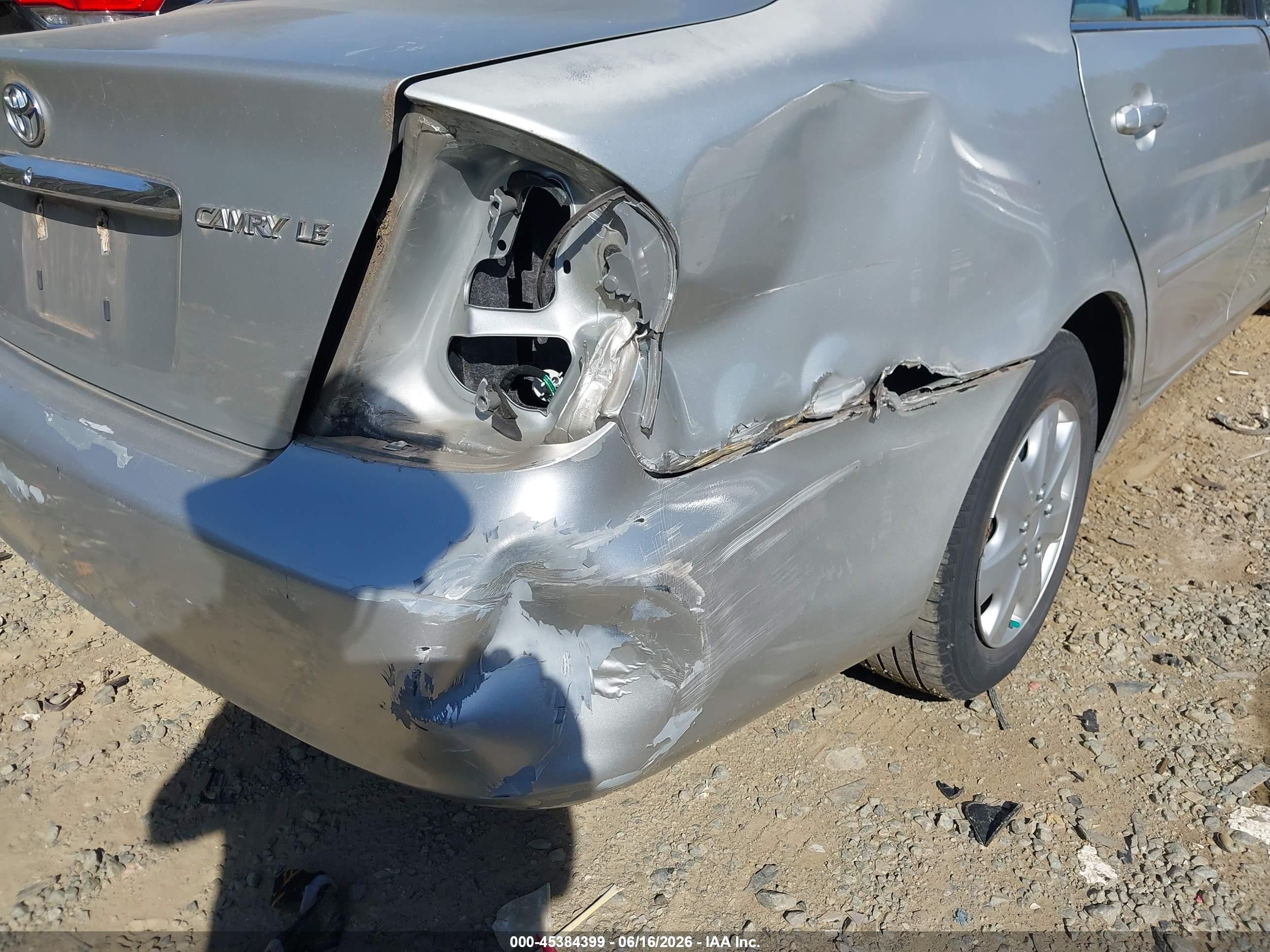 2005 Toyota Camry Le Silver vin: 4T1BE32K75U947347