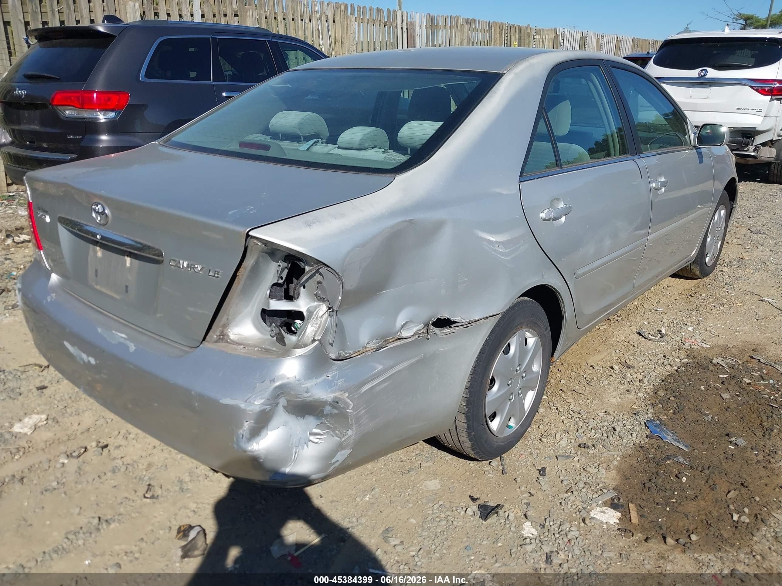 2005 Toyota Camry Le Silver vin: 4T1BE32K75U947347