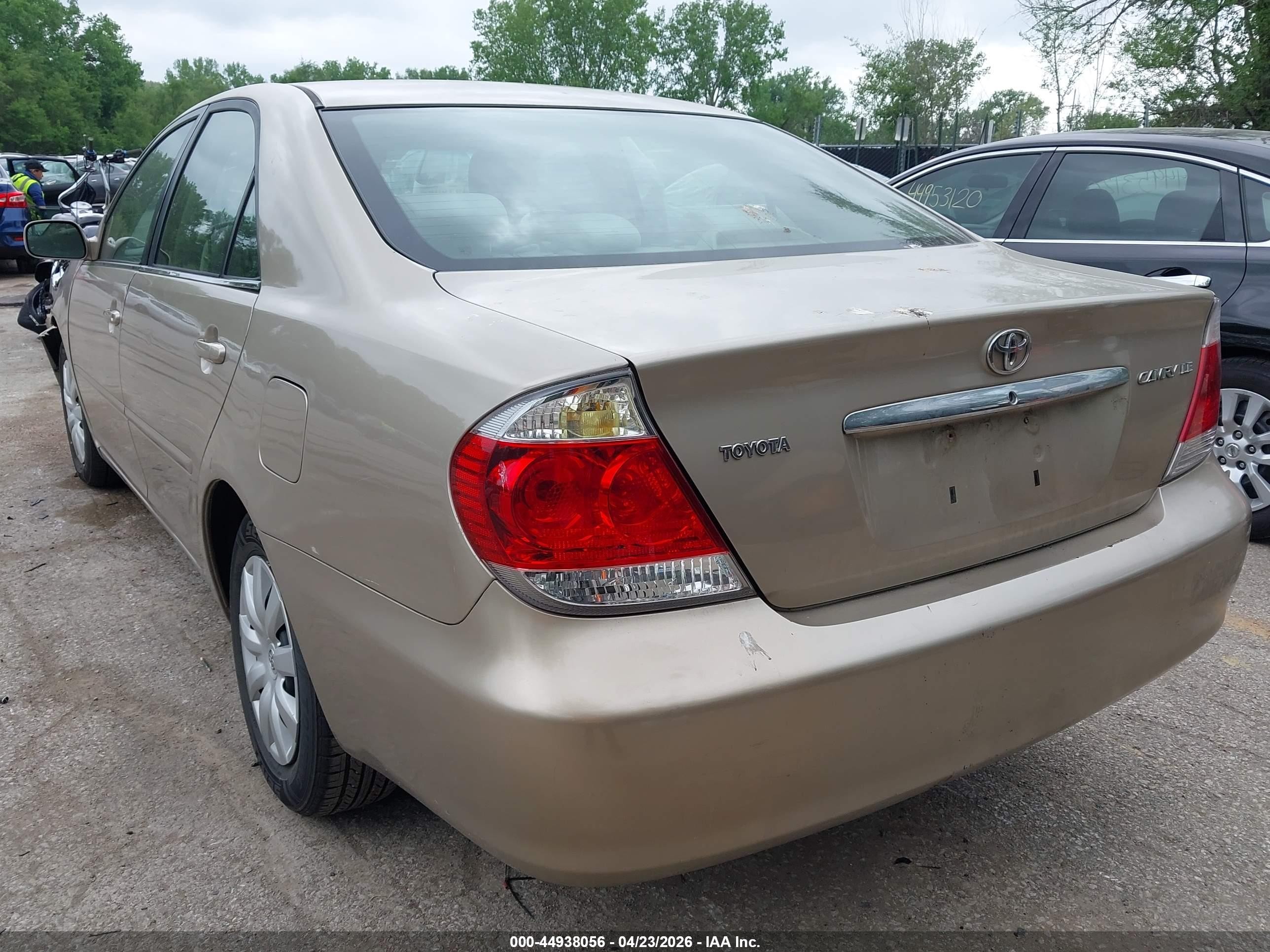 2005 Toyota Camry Le Tan vin: 4T1BE32K75U947946