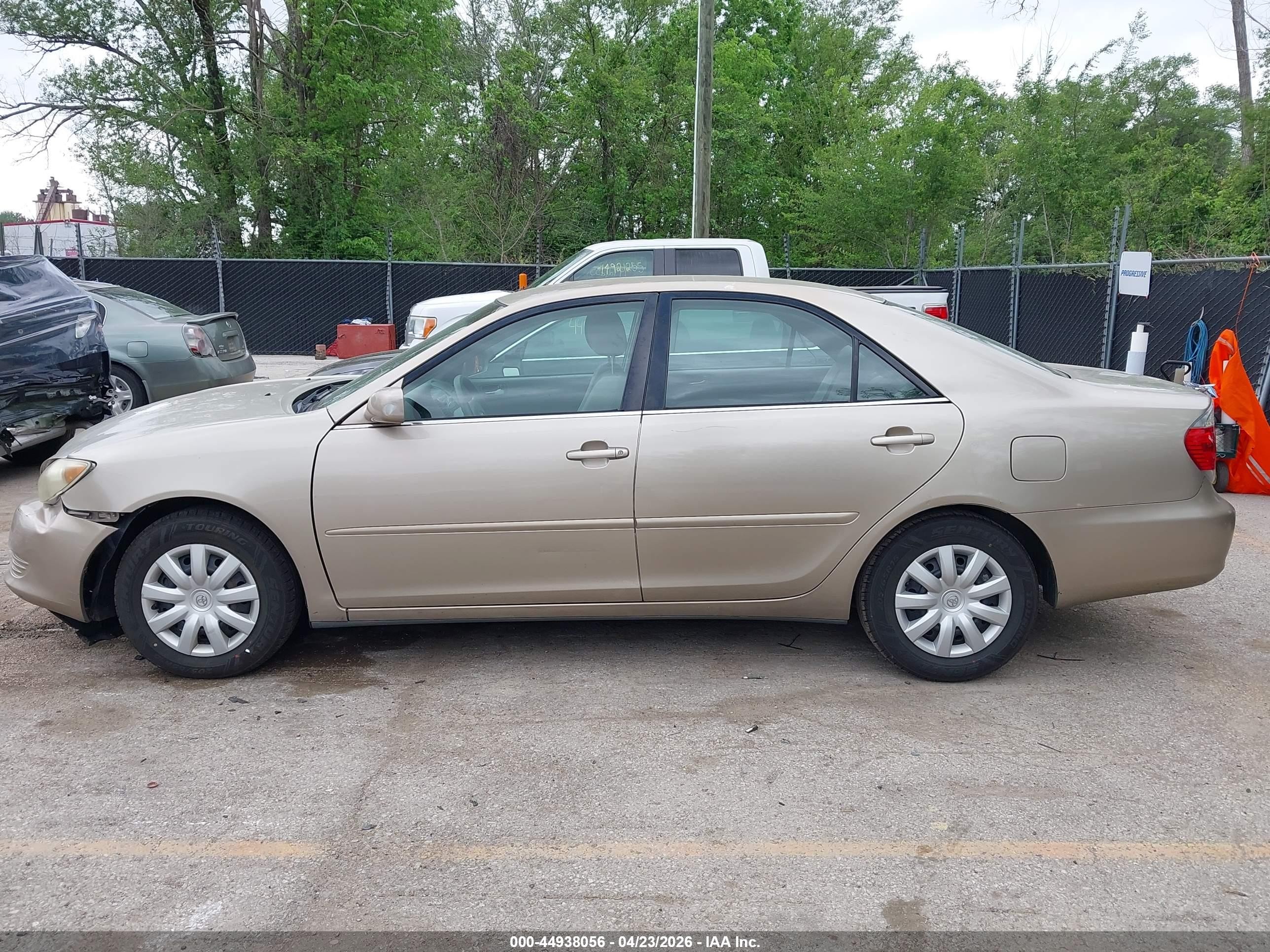 2005 Toyota Camry Le Tan vin: 4T1BE32K75U947946