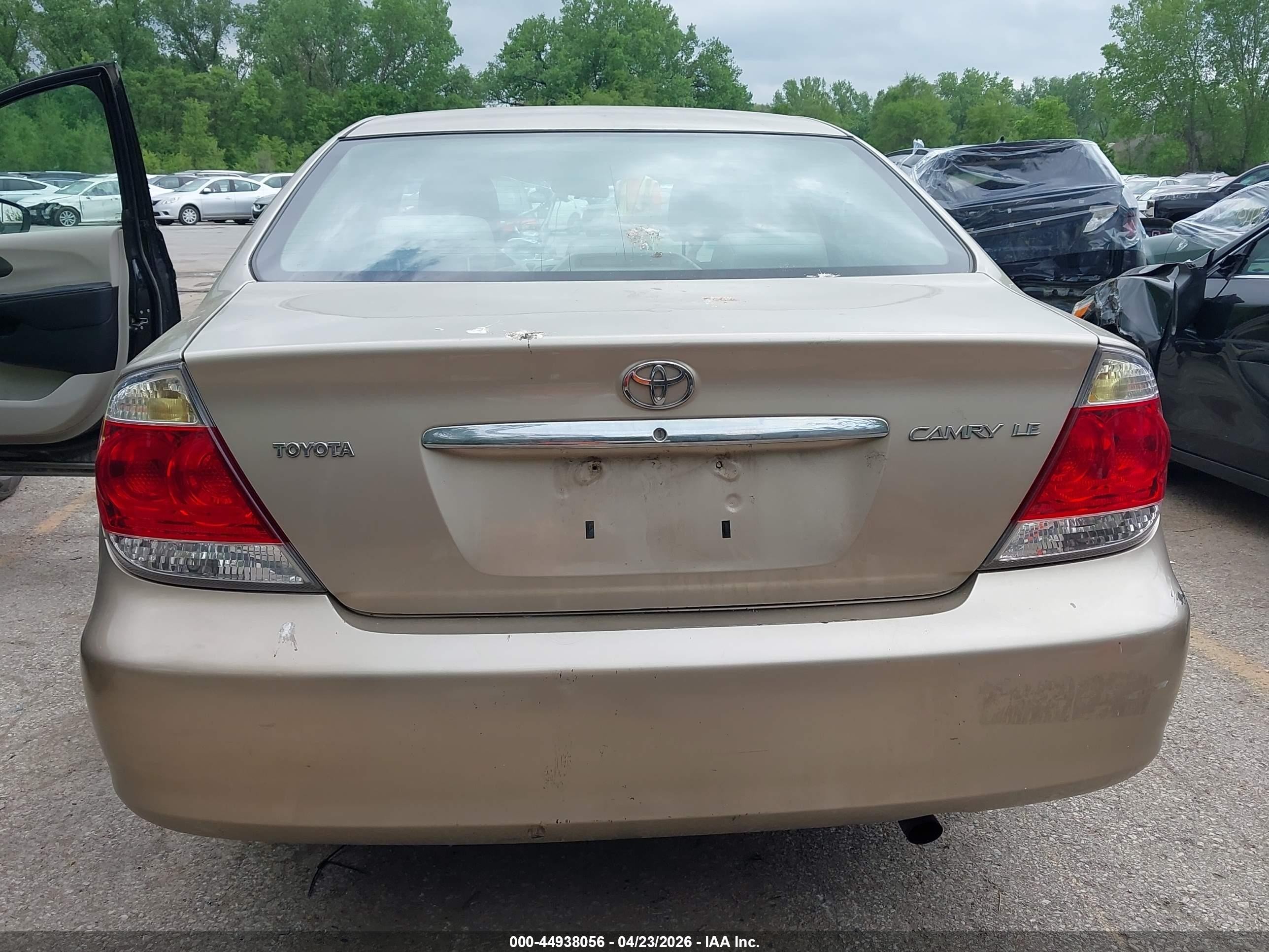 2005 Toyota Camry Le Tan vin: 4T1BE32K75U947946