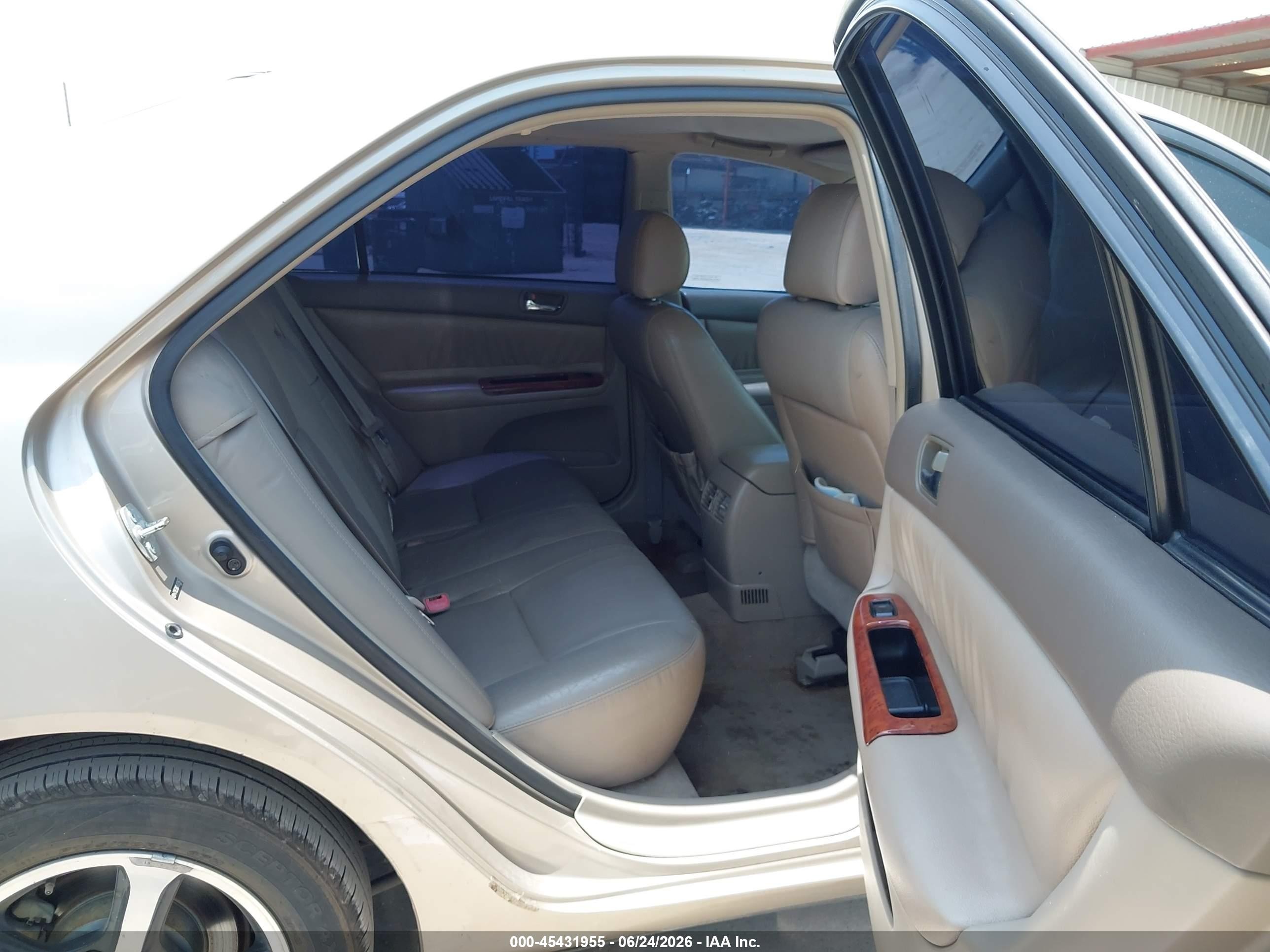 2005 Toyota Camry Xle Tan vin: 4T1BE32K75U972667