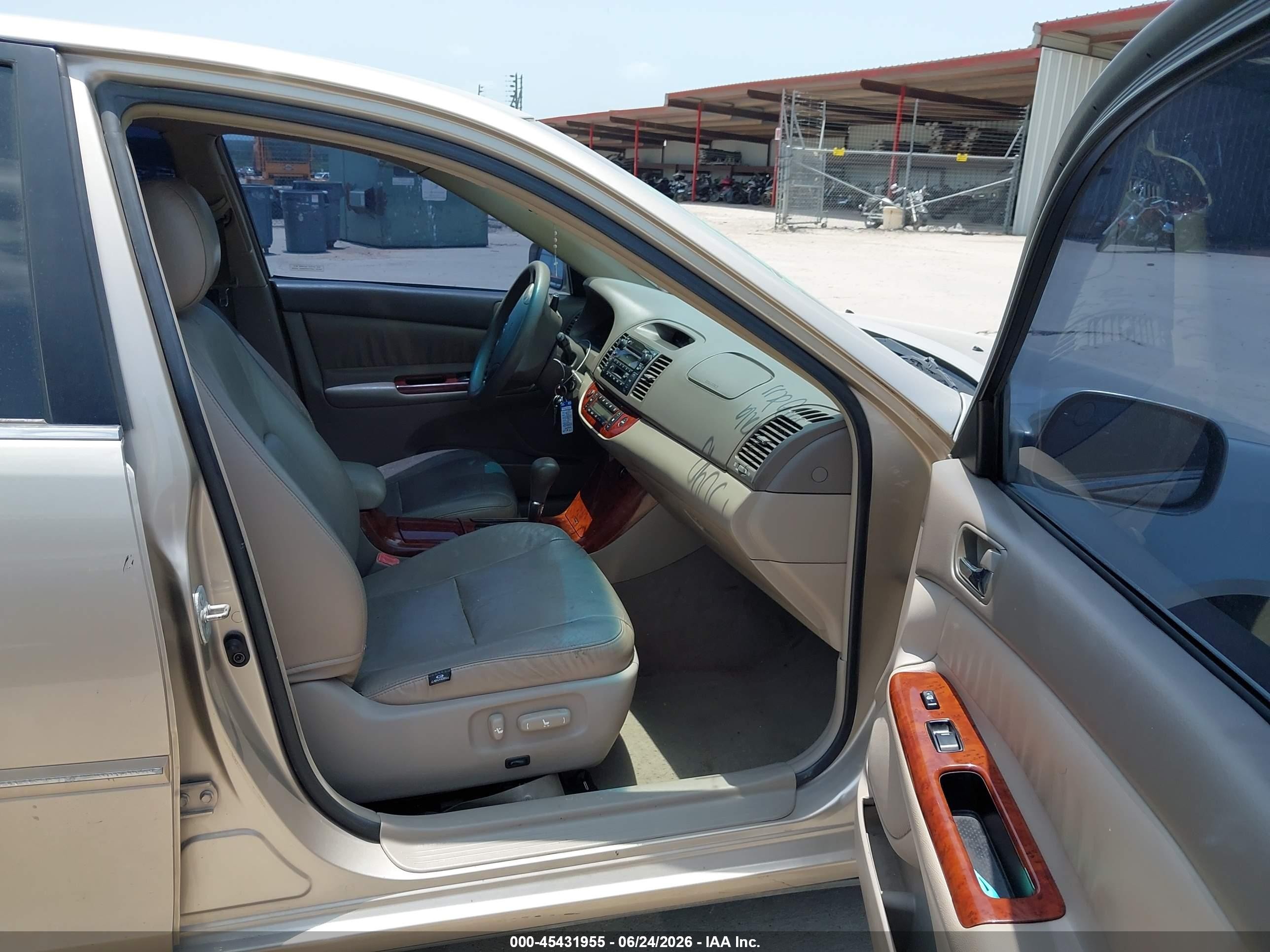 2005 Toyota Camry Xle Tan vin: 4T1BE32K75U972667