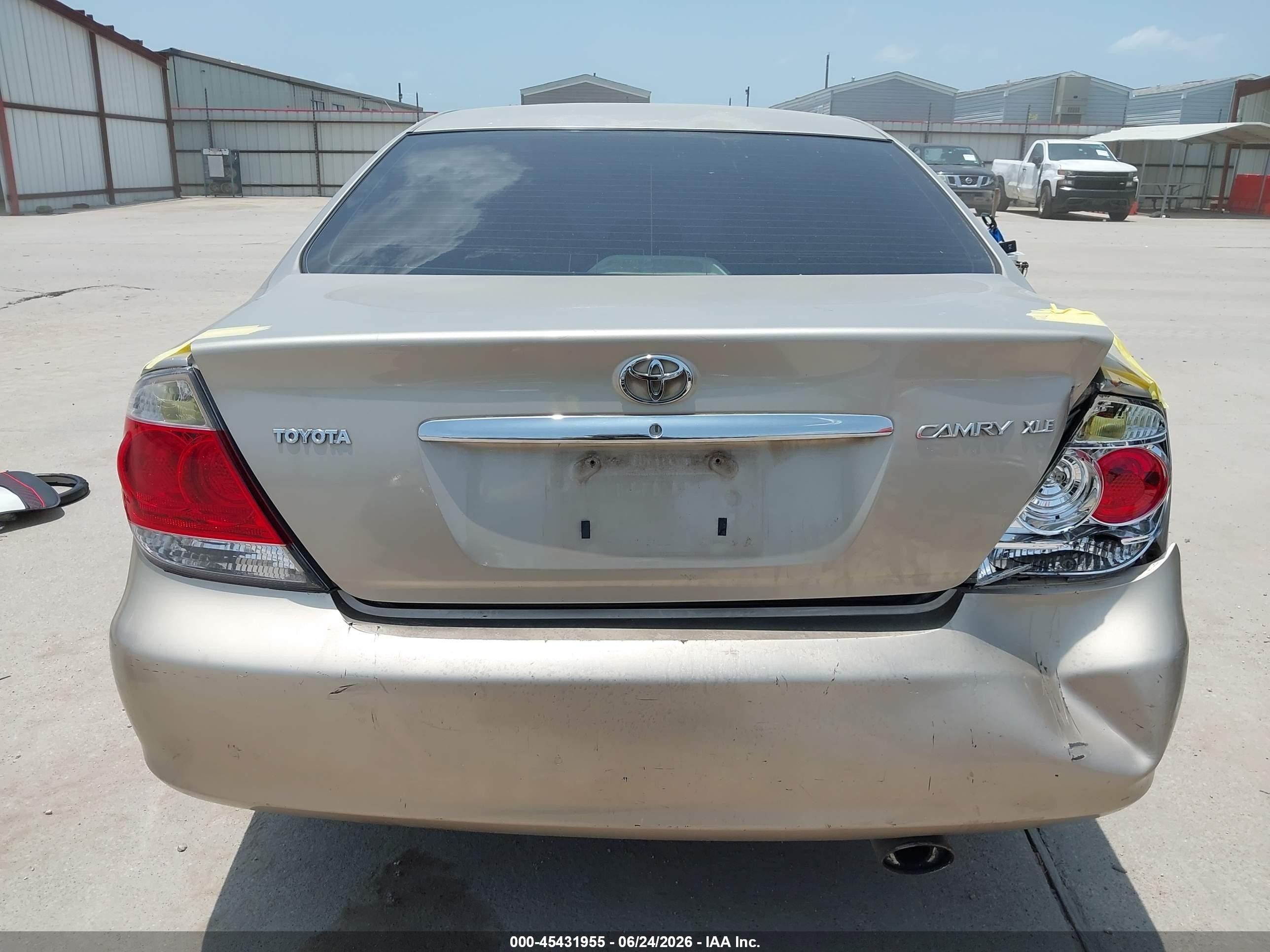 2005 Toyota Camry Xle Tan vin: 4T1BE32K75U972667