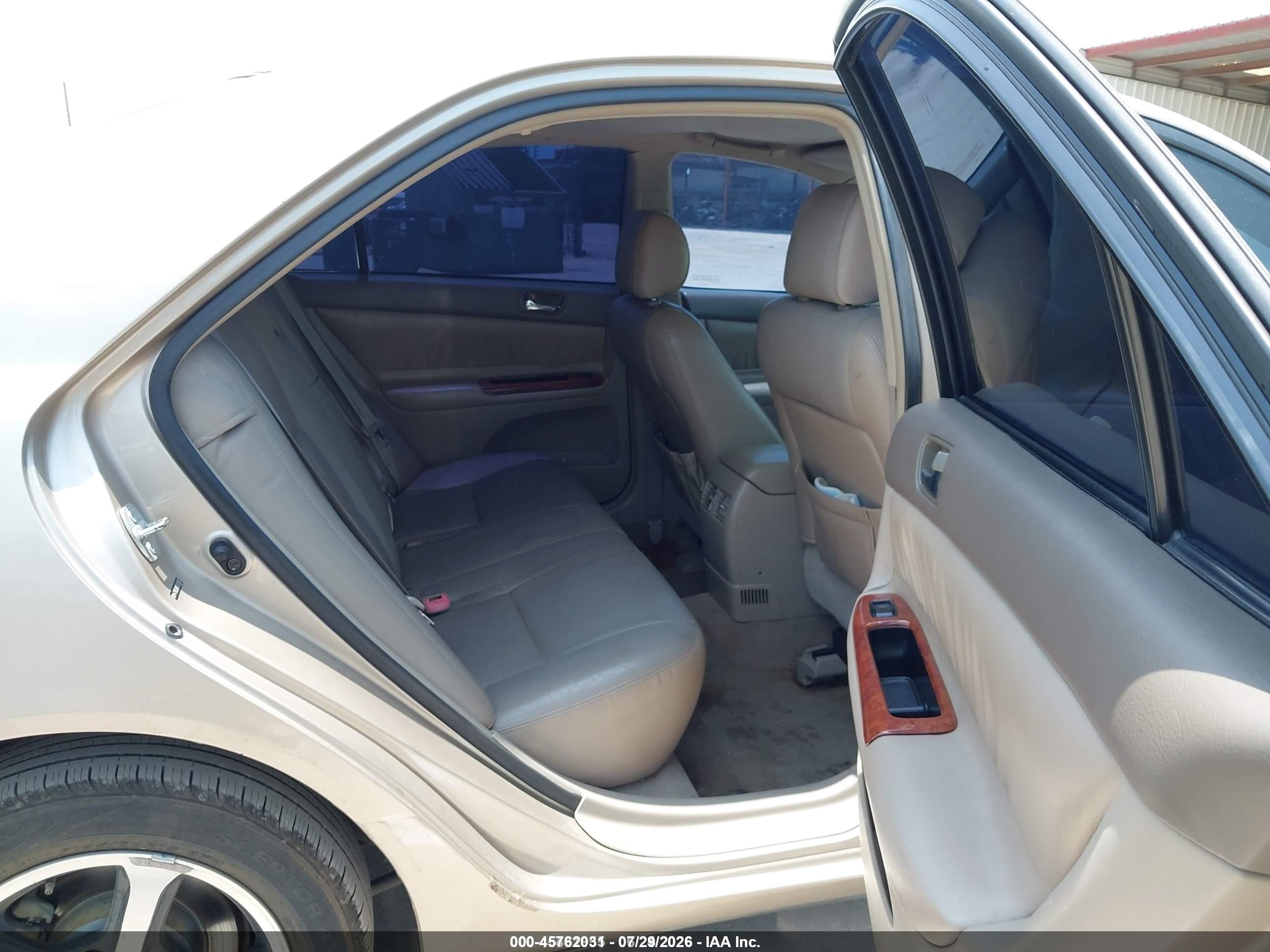 2005 Toyota Camry Xle Tan vin: 4T1BE32K75U972667