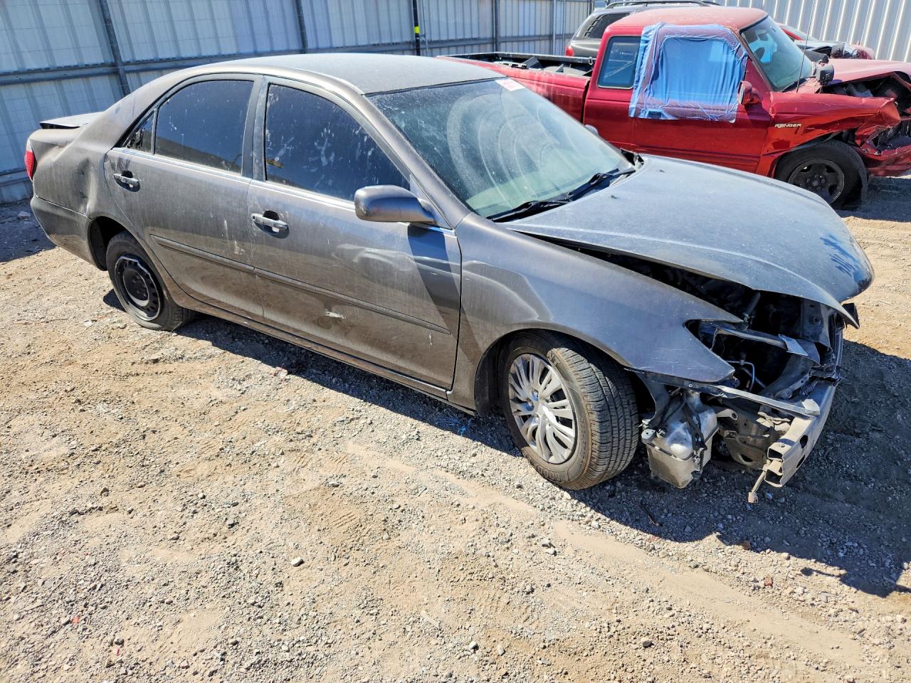 2005 Toyota Camry Le Brown vin: 4T1BE32K75U973253