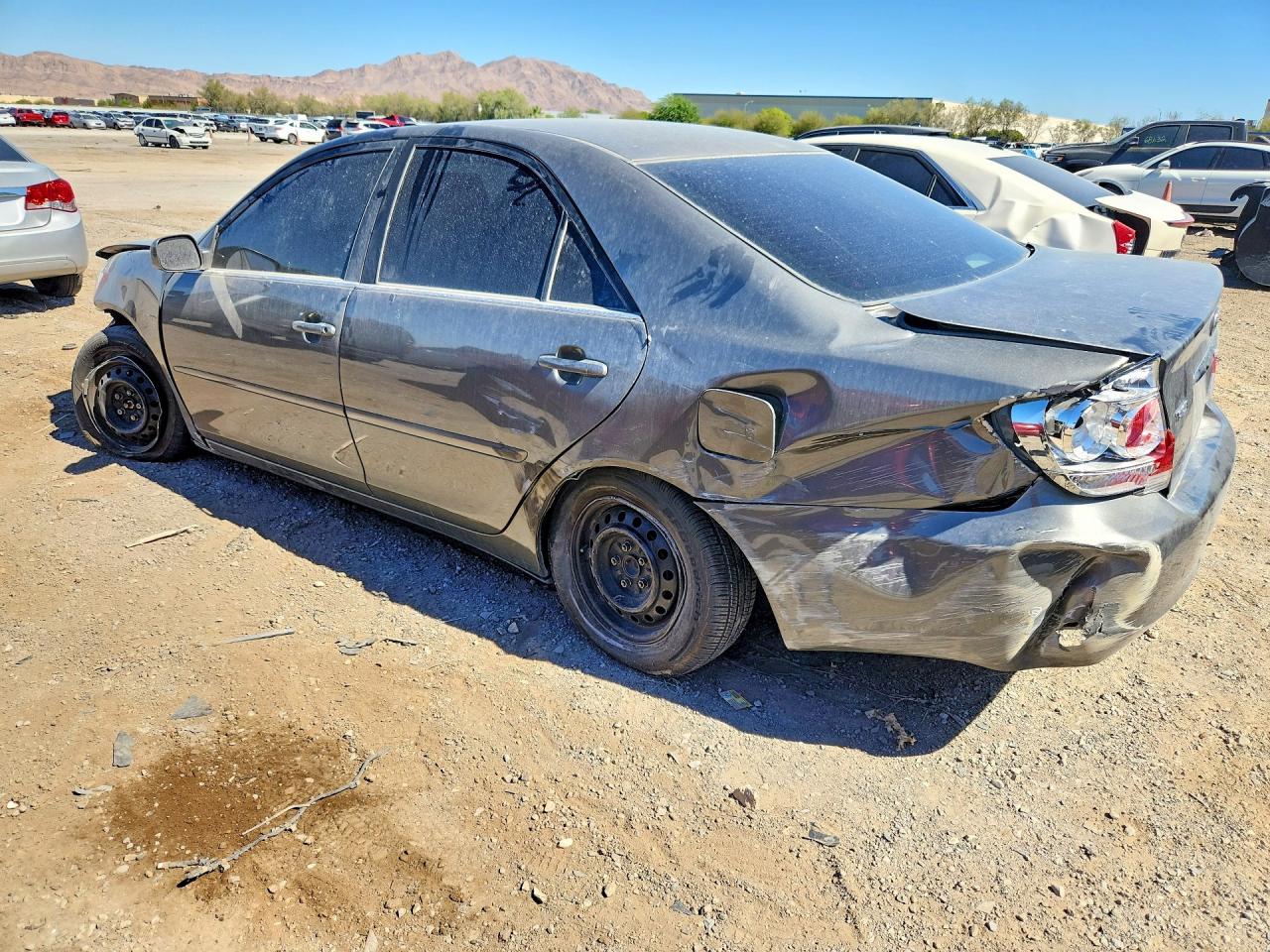2005 Toyota Camry Le Brown vin: 4T1BE32K75U973253