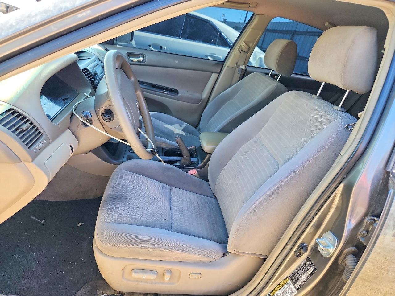 2005 Toyota Camry Le Brown vin: 4T1BE32K75U973253