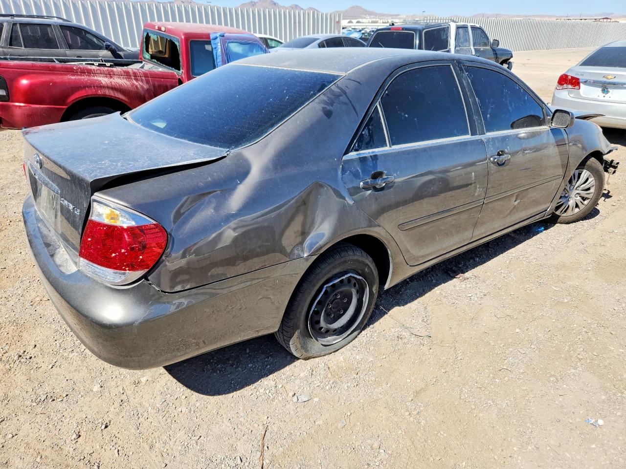 2005 Toyota Camry Le Brown vin: 4T1BE32K75U973253