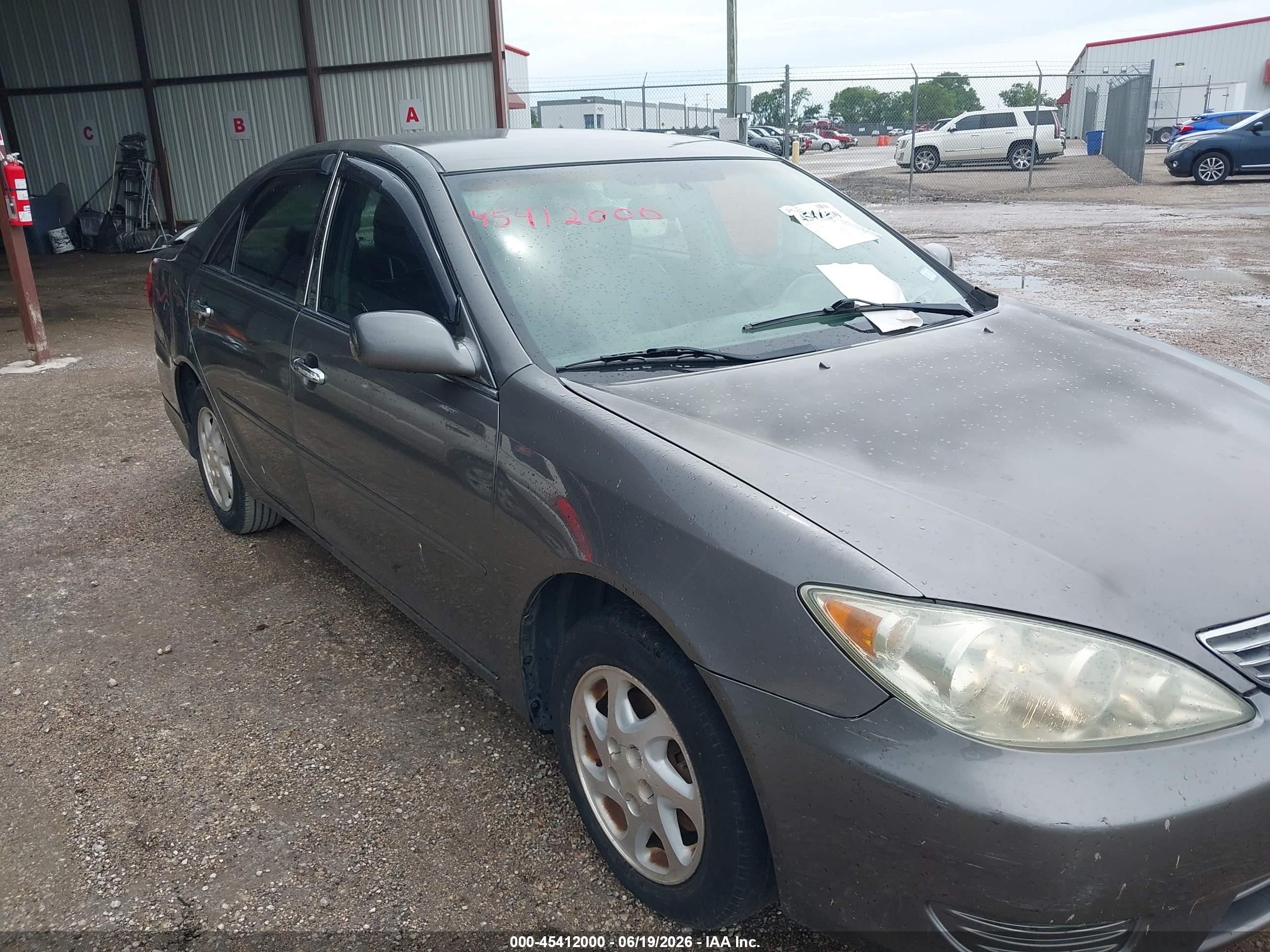 2005 Toyota Camry Le Gray vin: 4T1BE32K75U988125