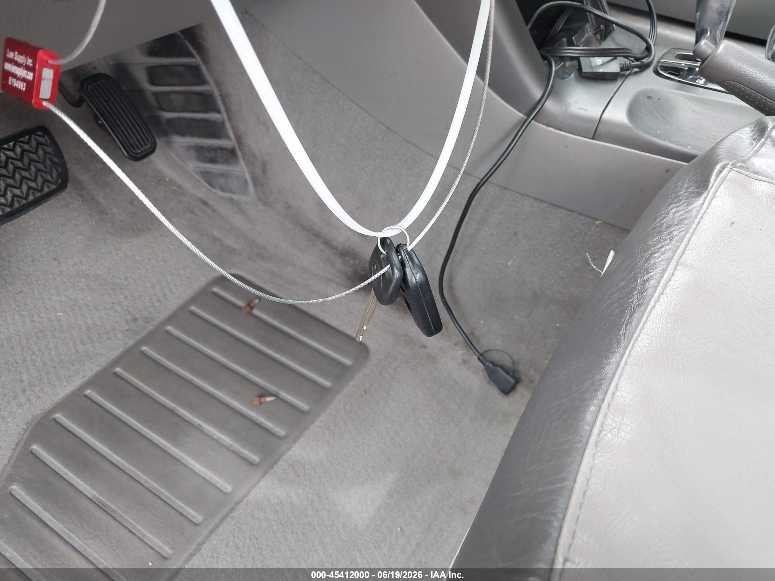 2005 Toyota Camry Le Gray vin: 4T1BE32K75U988125