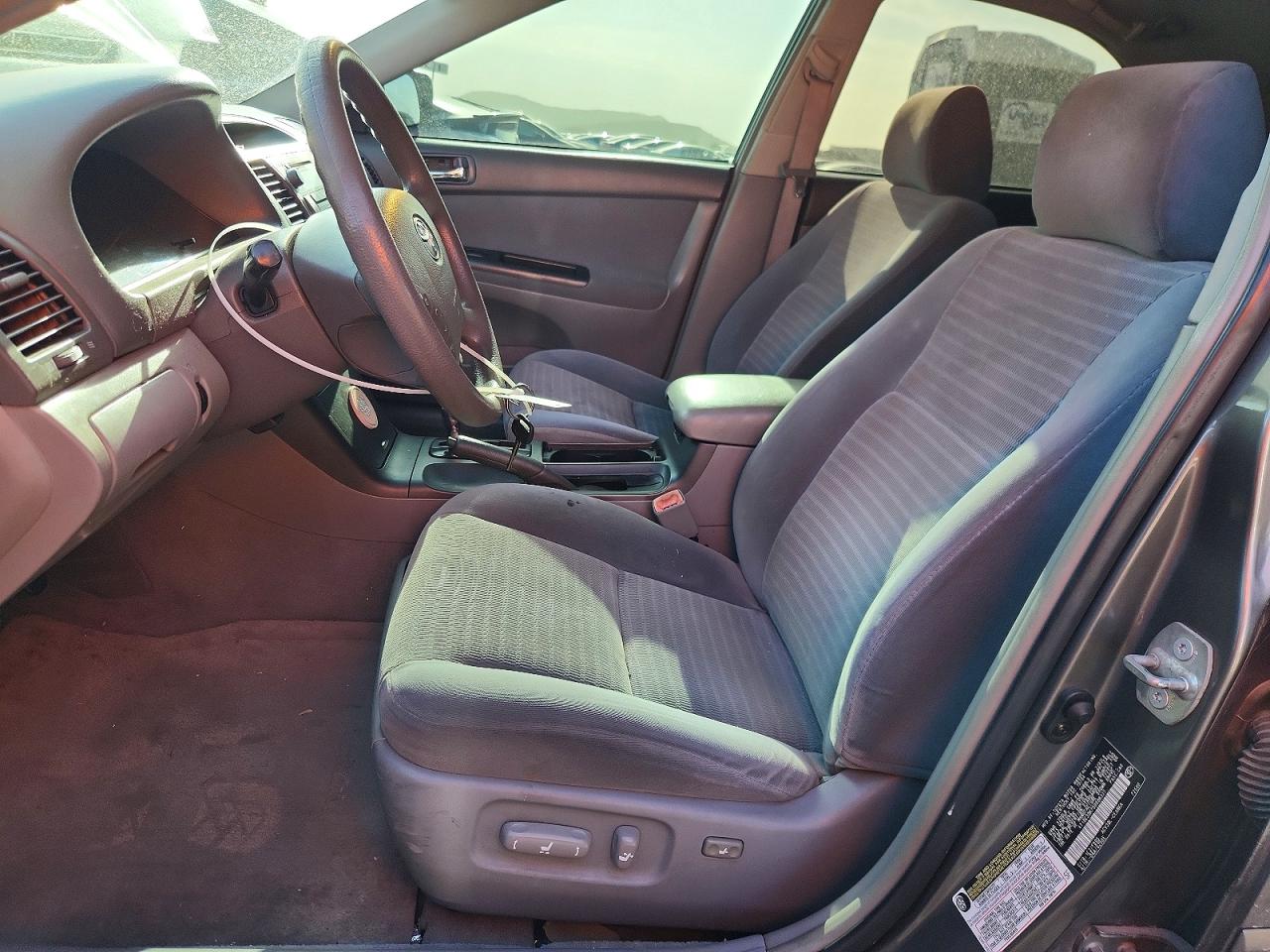 2005 Toyota Camry Le Charcoal vin: 4T1BE32K75U988335