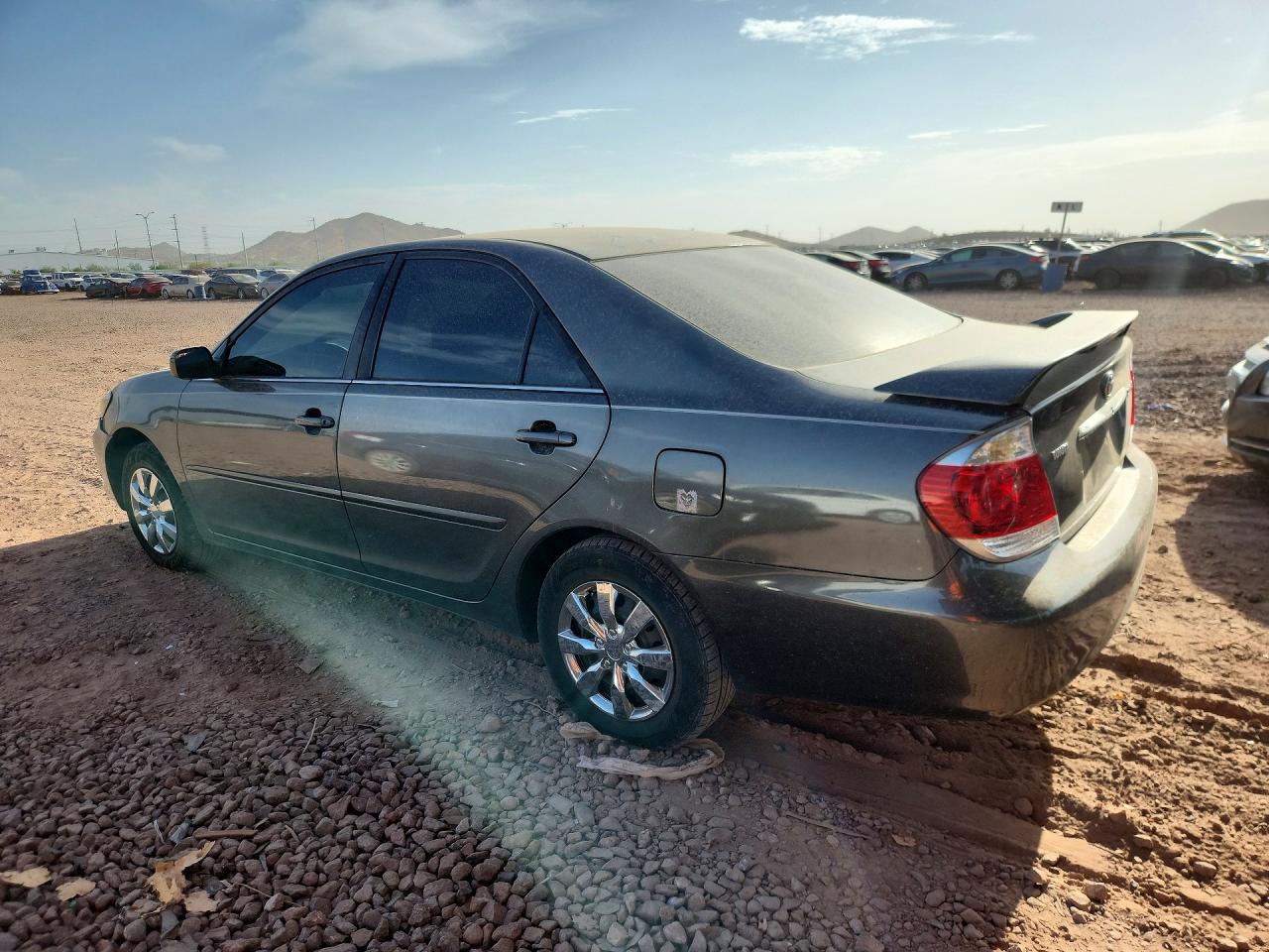 2005 Toyota Camry Le Charcoal vin: 4T1BE32K75U988335