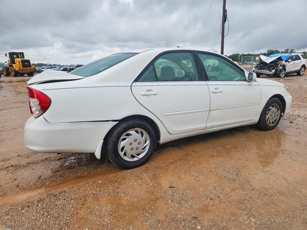 2002 Toyota Camry Le White vin: 4T1BE32K82U071514