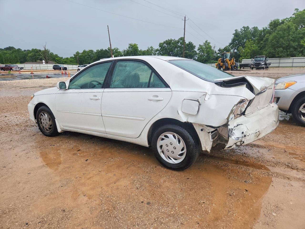 2002 Toyota Camry Le White vin: 4T1BE32K82U071514