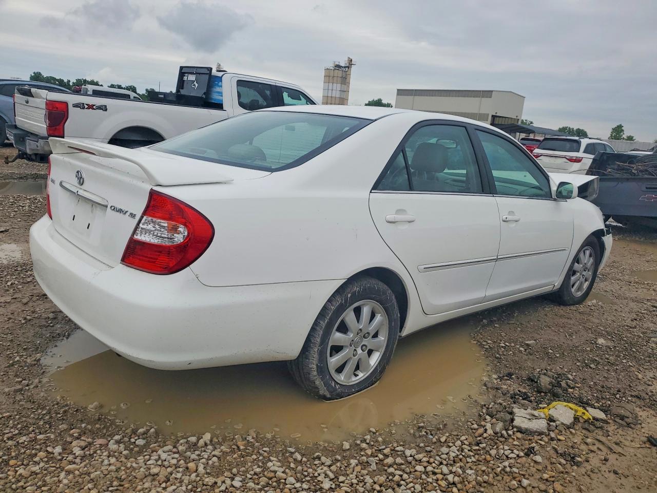 2002 Toyota Camry Xle White vin: 4T1BE32K82U074770