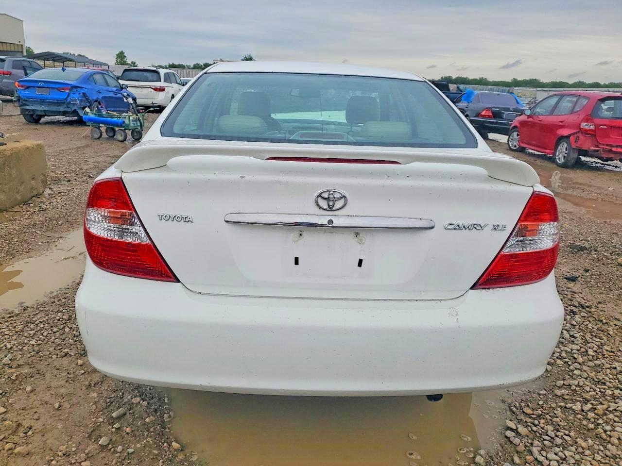 2002 Toyota Camry Xle White vin: 4T1BE32K82U074770