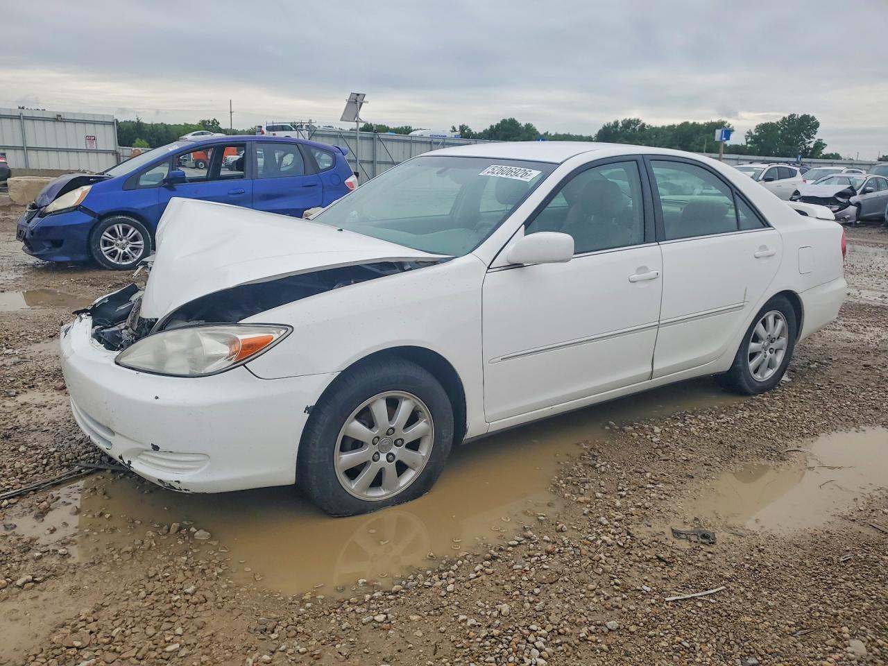 2002 Toyota Camry Xle White vin: 4T1BE32K82U074770