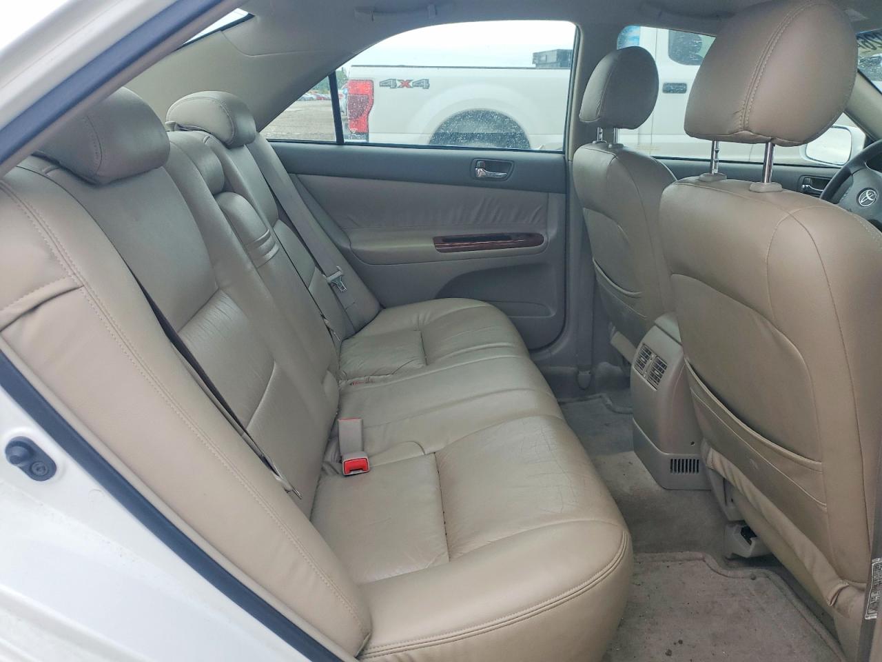 2002 Toyota Camry Xle White vin: 4T1BE32K82U074770