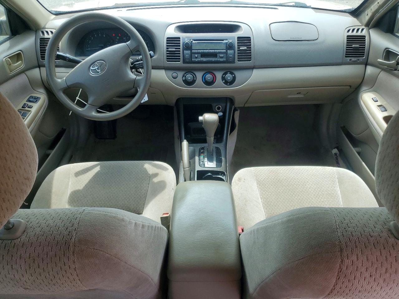 2002 Toyota Camry Le Gold vin: 4T1BE32K82U081489