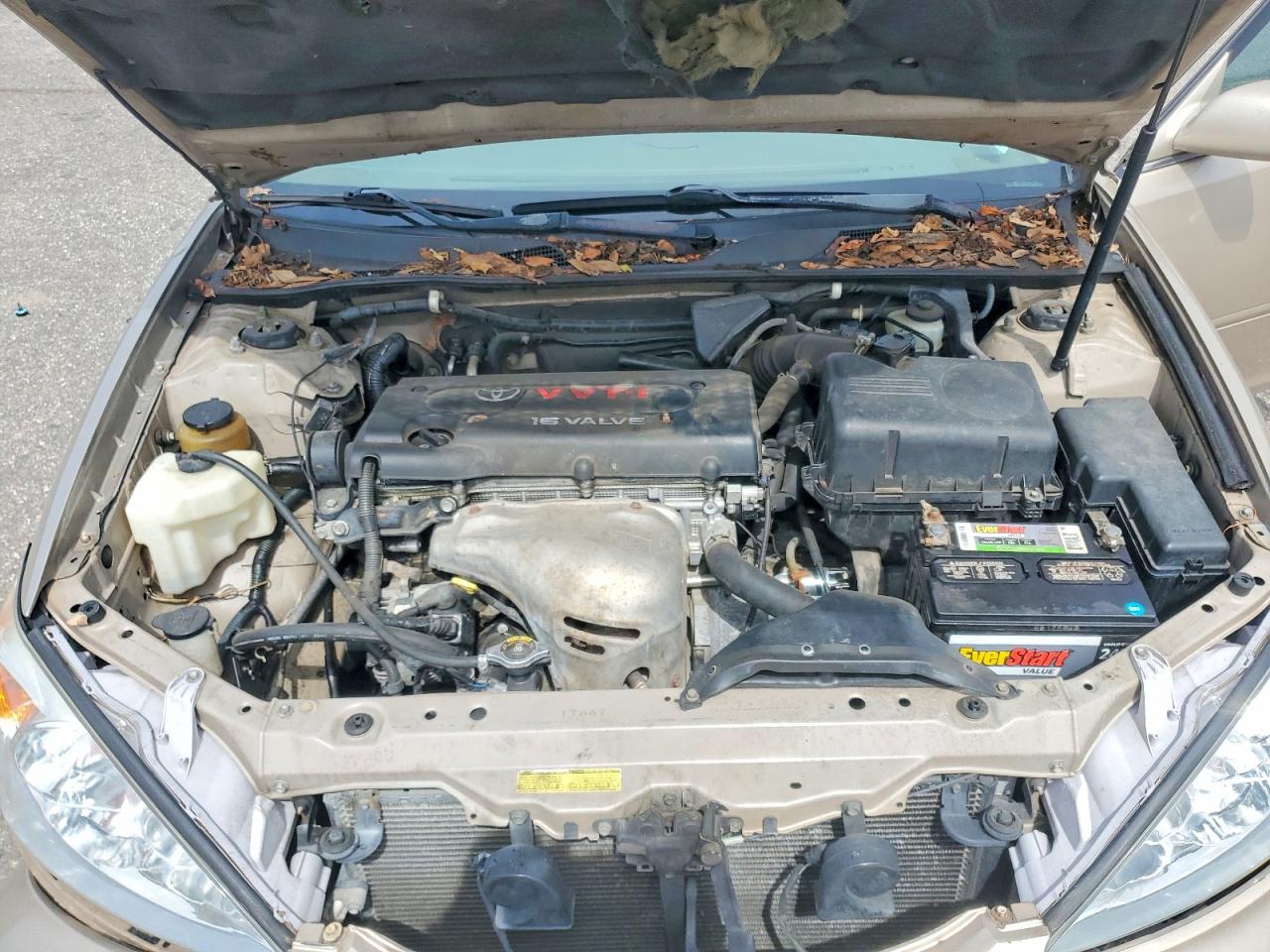 2002 Toyota Camry Le Gold vin: 4T1BE32K82U081489
