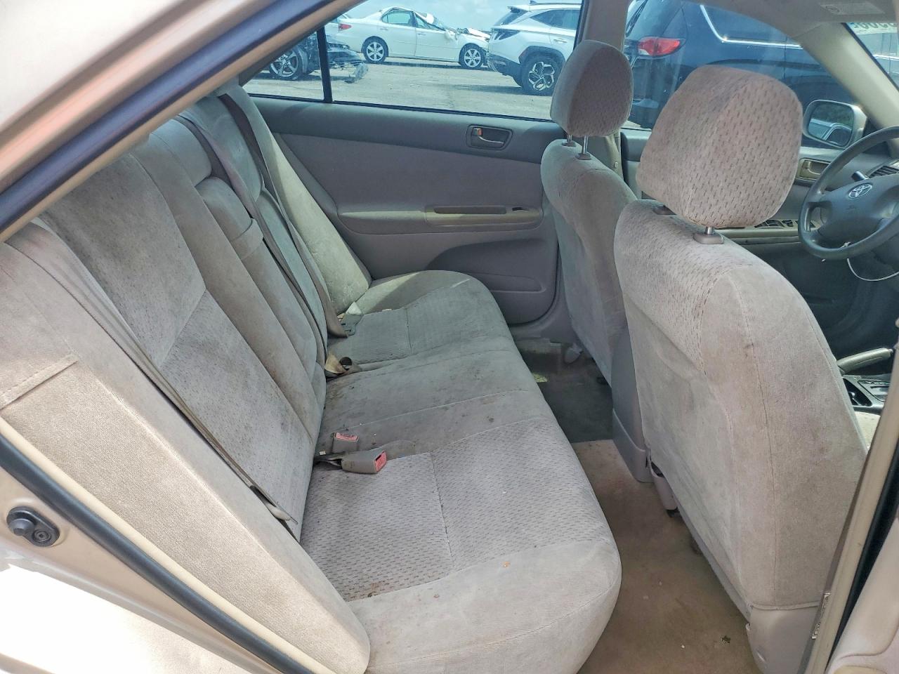 2002 Toyota Camry Le Gold vin: 4T1BE32K82U081489