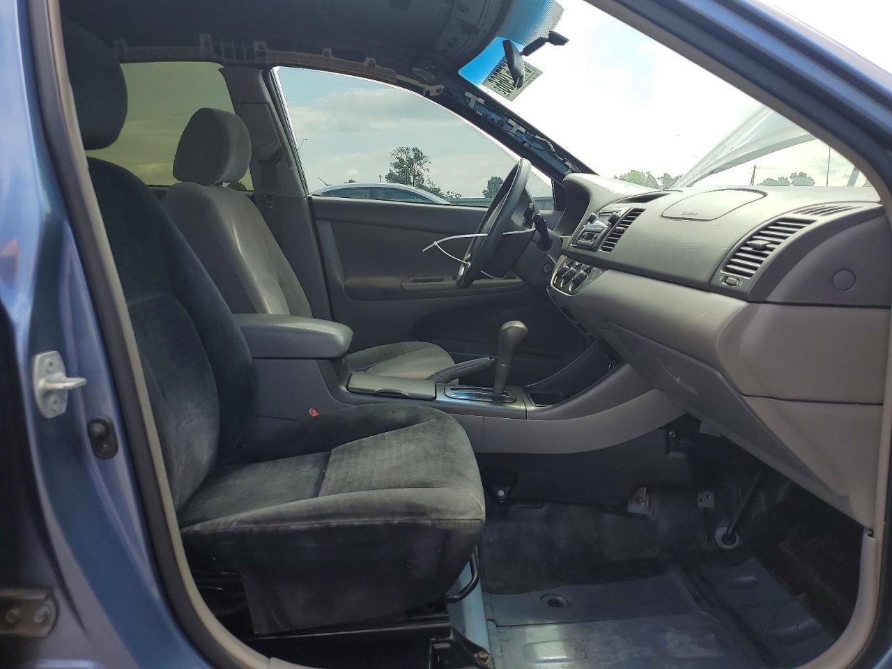 2002 Toyota Camry Le Blue vin: 4T1BE32K82U517063