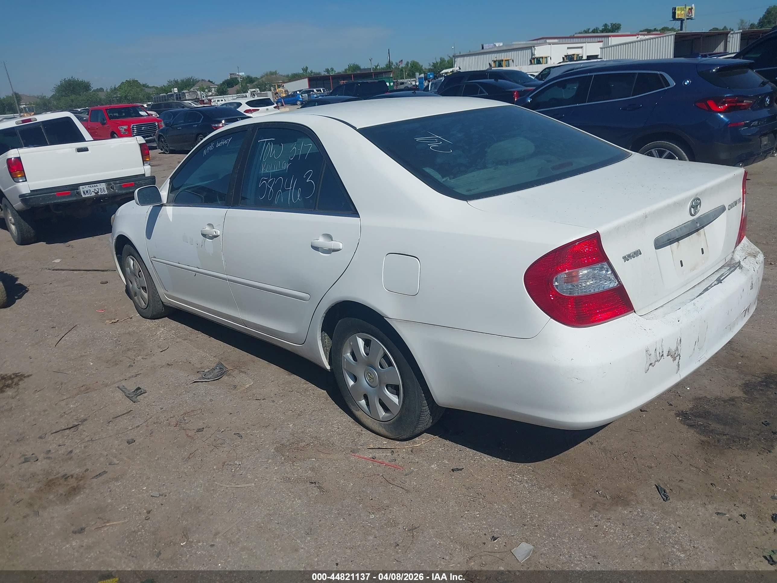 2002 Toyota Camry Le White vin: 4T1BE32K82U582463