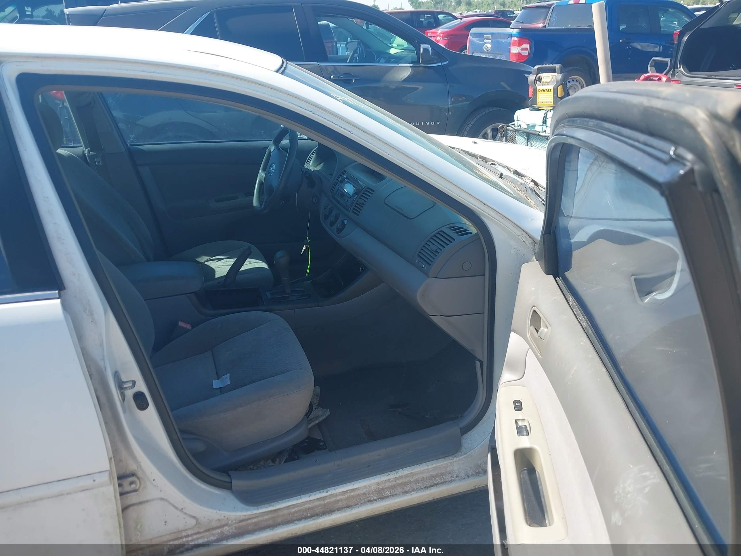 2002 Toyota Camry Le White vin: 4T1BE32K82U582463