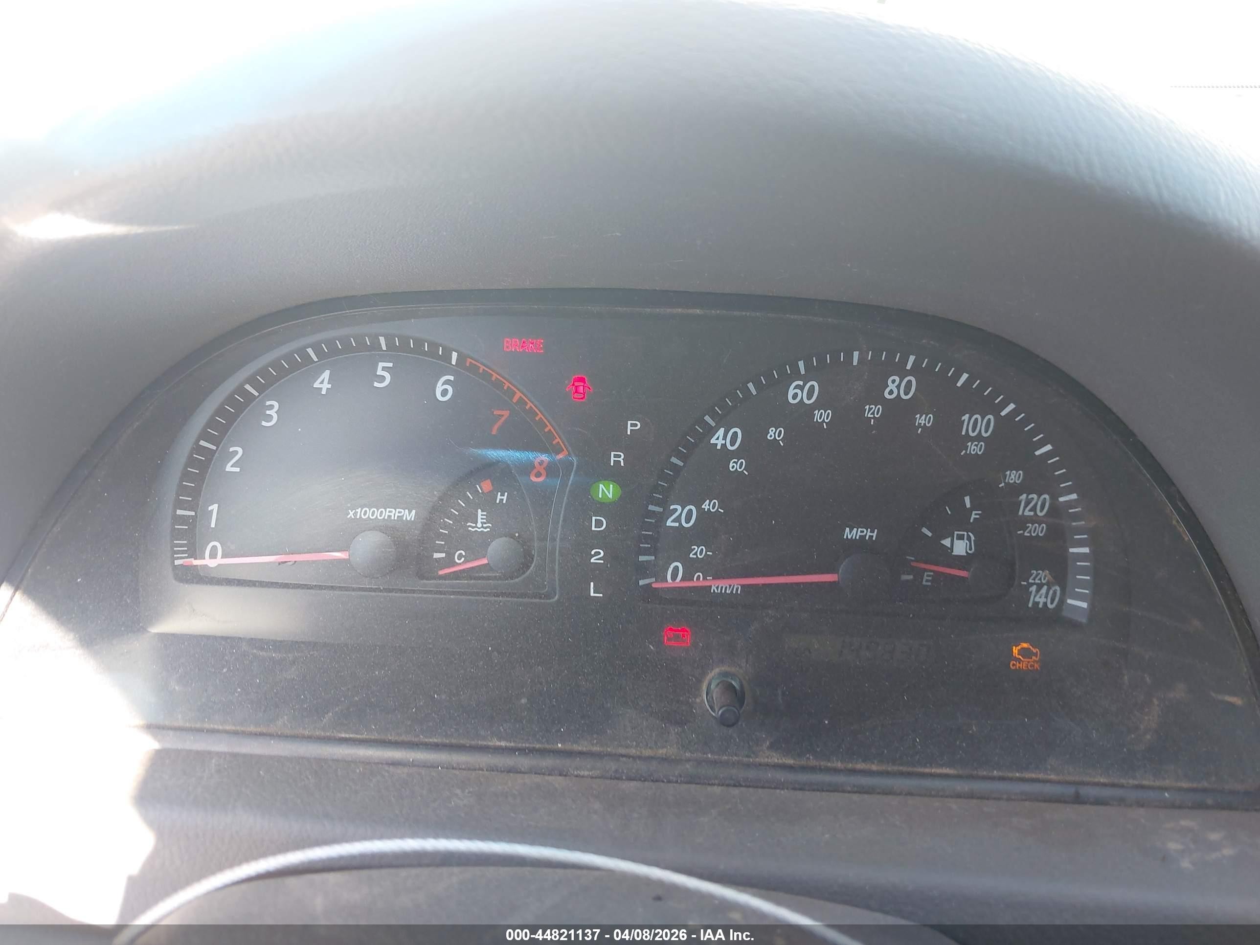 2002 Toyota Camry Le White vin: 4T1BE32K82U582463