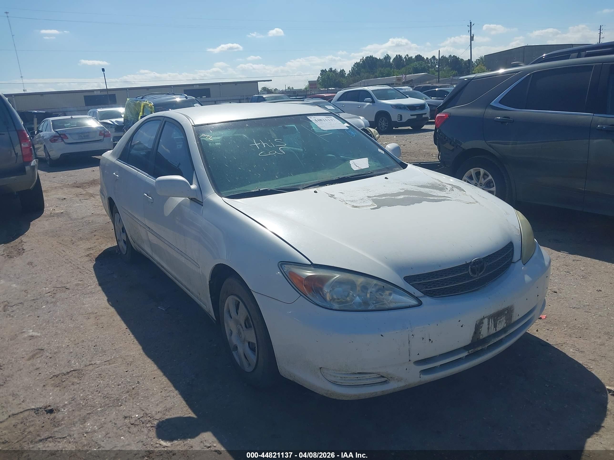 2002 Toyota Camry Le White vin: 4T1BE32K82U582463