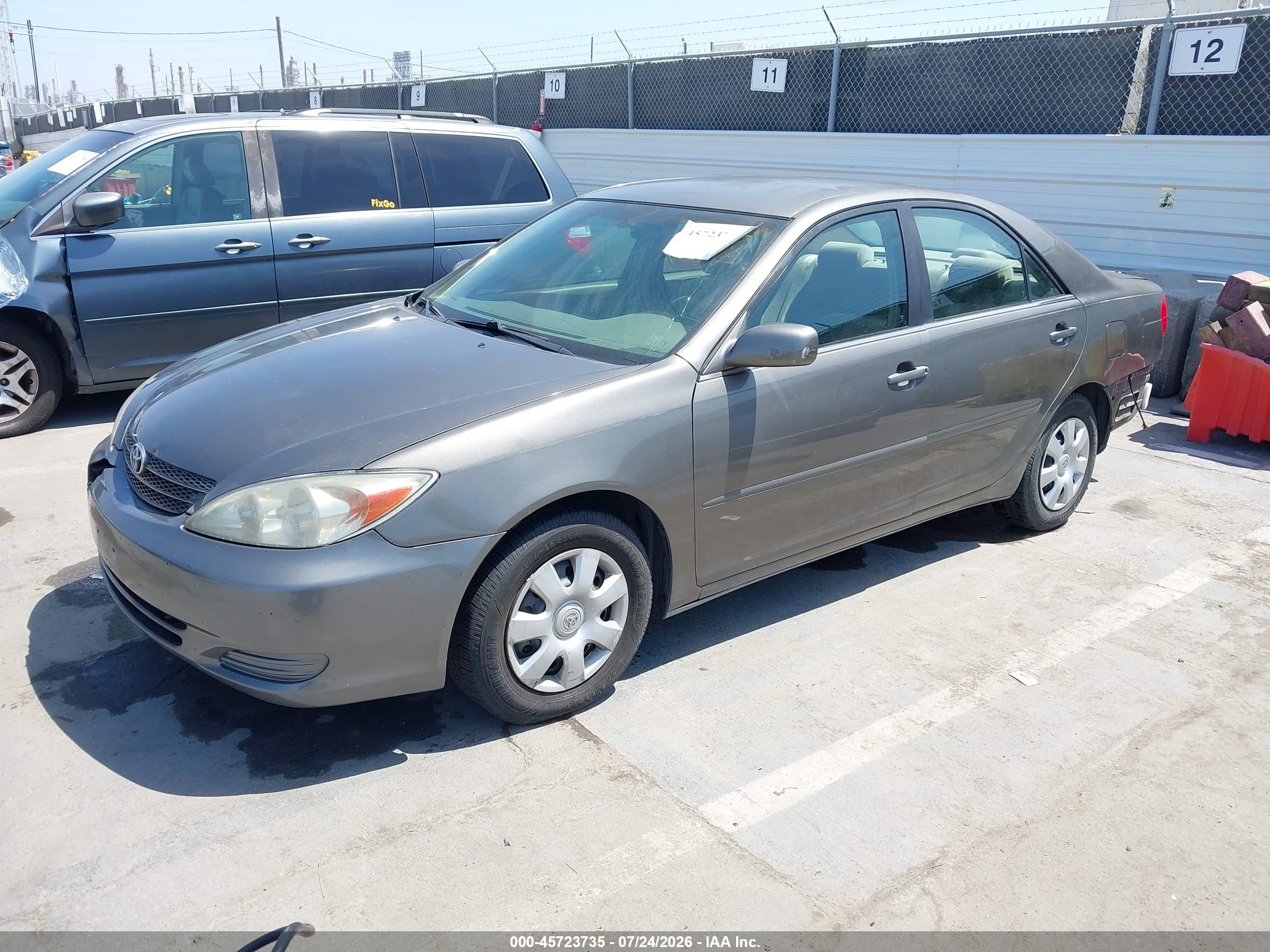 2002 Toyota Camry Le Gray vin: 4T1BE32K82U635341
