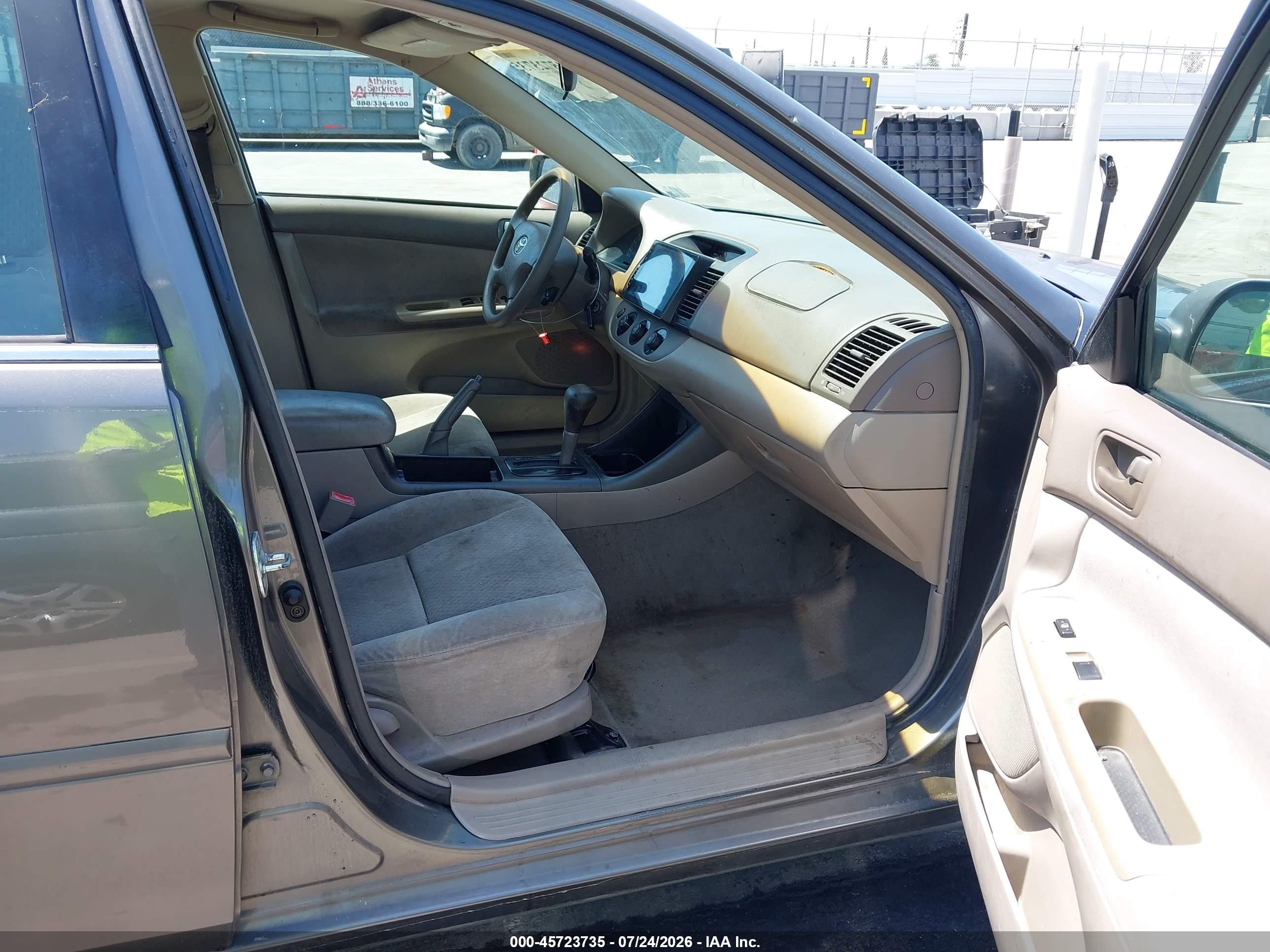 2002 Toyota Camry Le Gray vin: 4T1BE32K82U635341