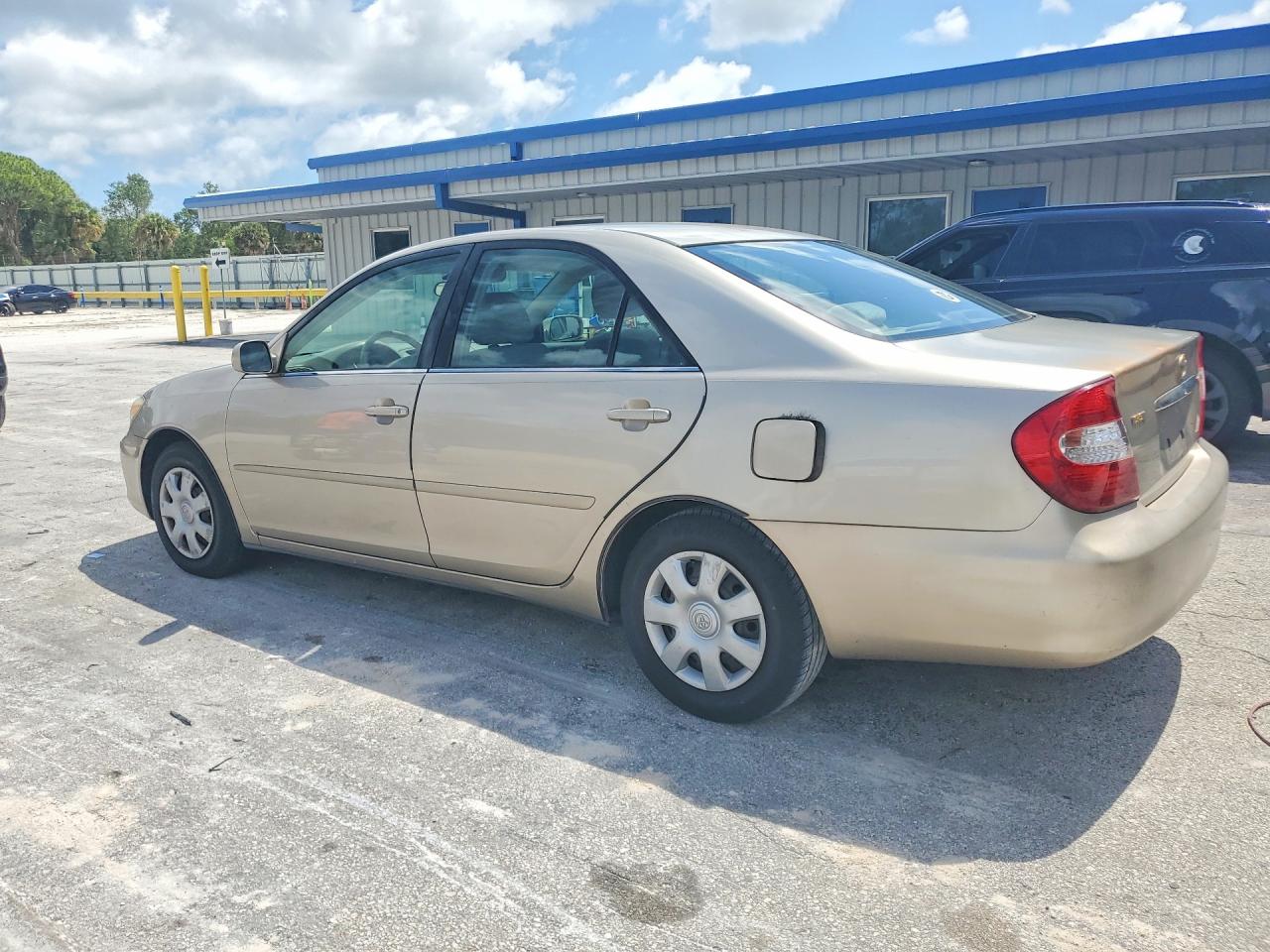 2002 Toyota Camry Le Tan vin: 4T1BE32K82U635758