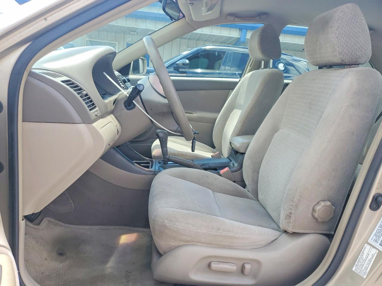 2002 Toyota Camry Le Tan vin: 4T1BE32K82U635758