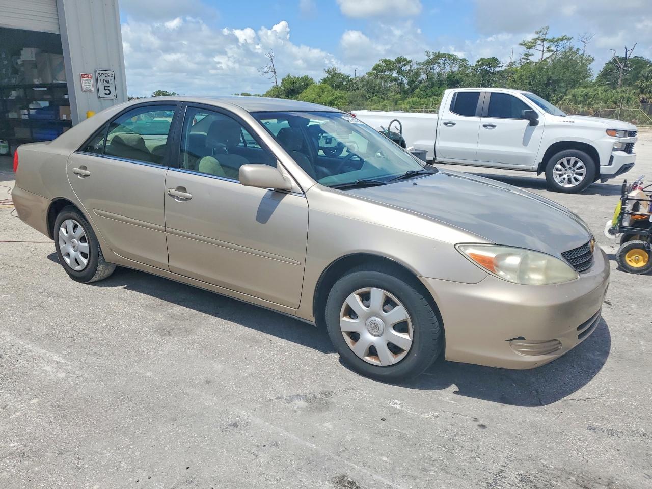 2002 Toyota Camry Le Tan vin: 4T1BE32K82U635758