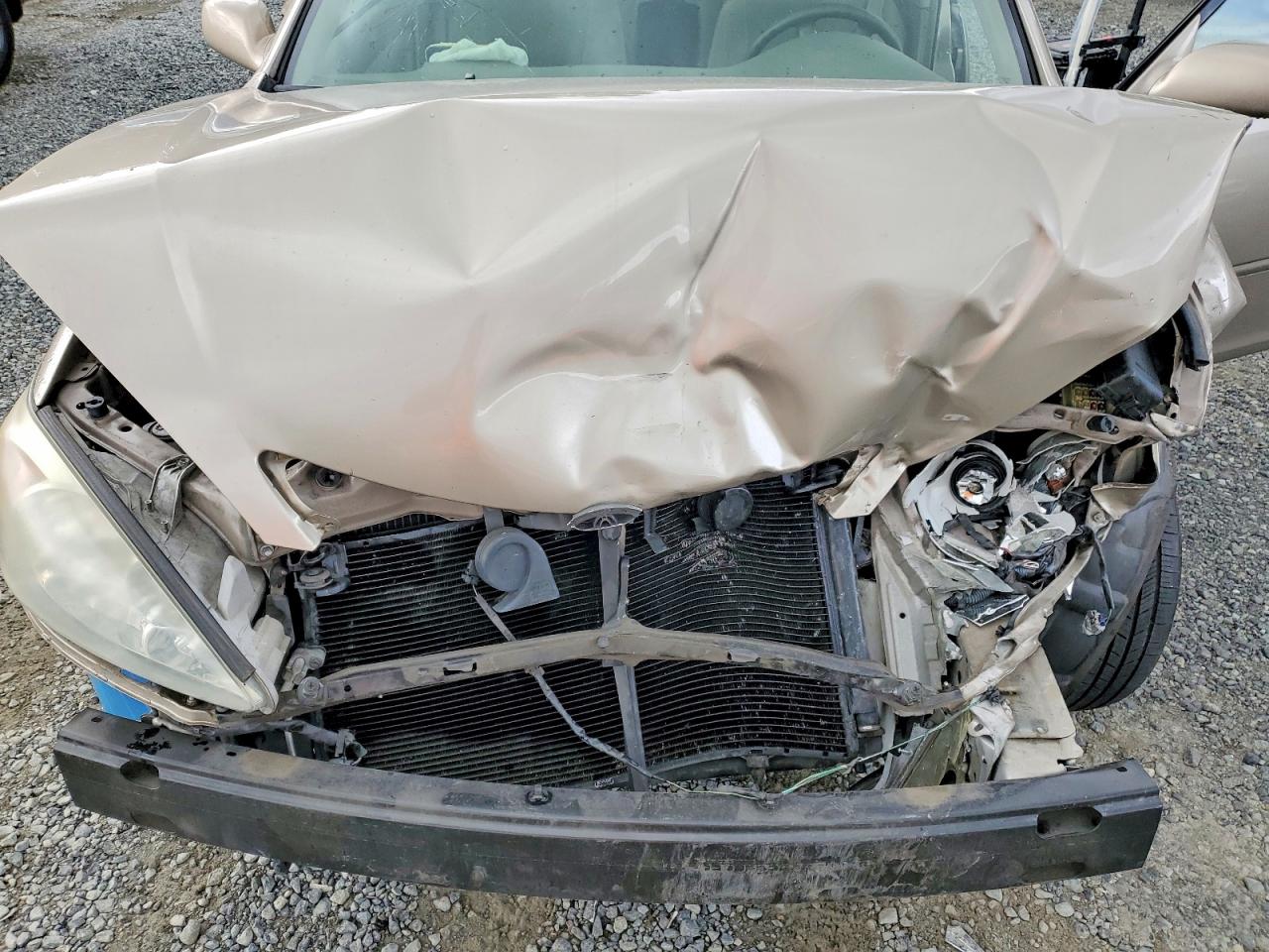 2002 Toyota Camry Le Золотой vin: 4T1BE32K82U637123