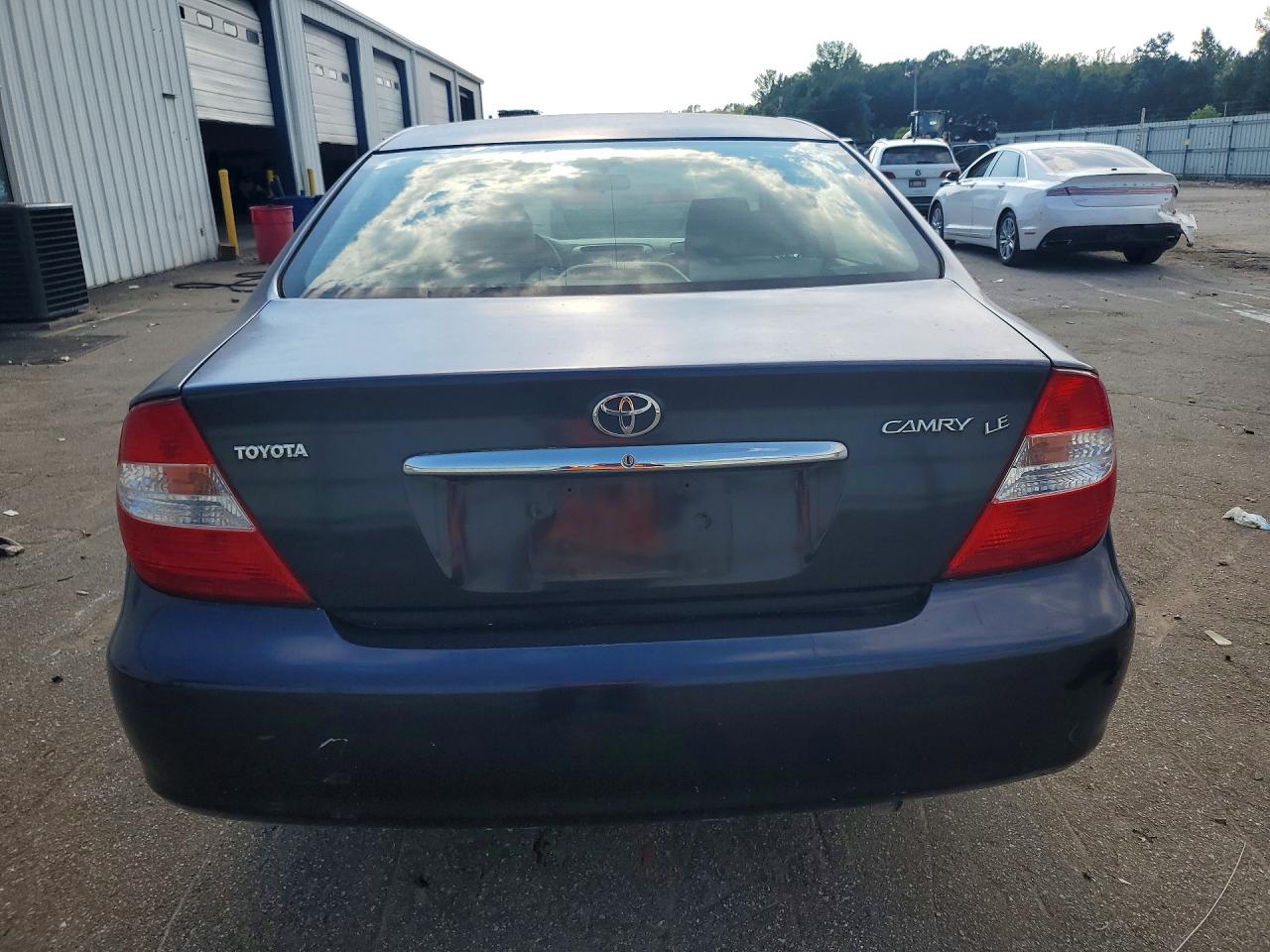 2003 Toyota Camry Le Blue vin: 4T1BE32K83U208890