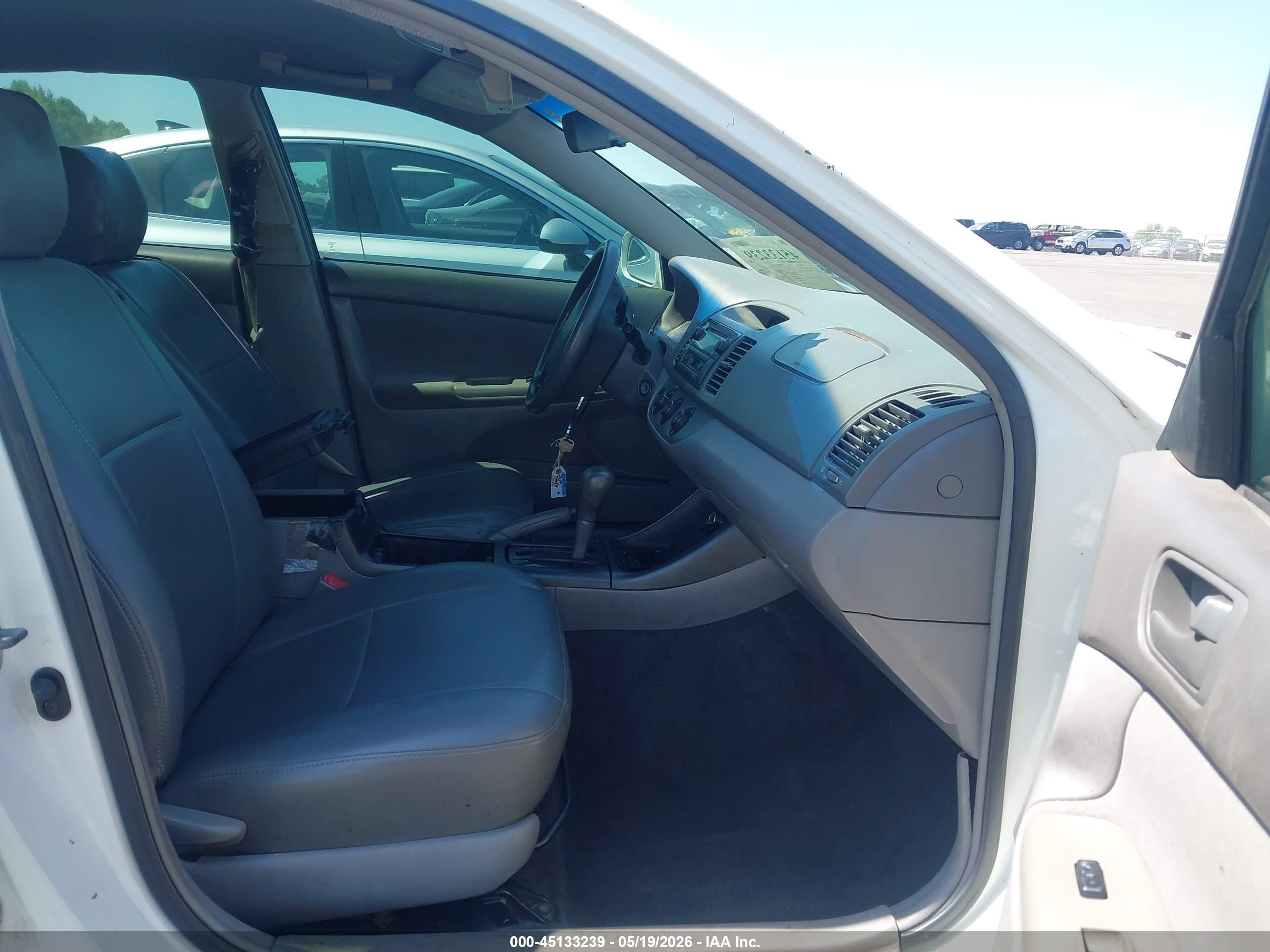 2004 Toyota Camry Le White vin: 4T1BE32K84U312975