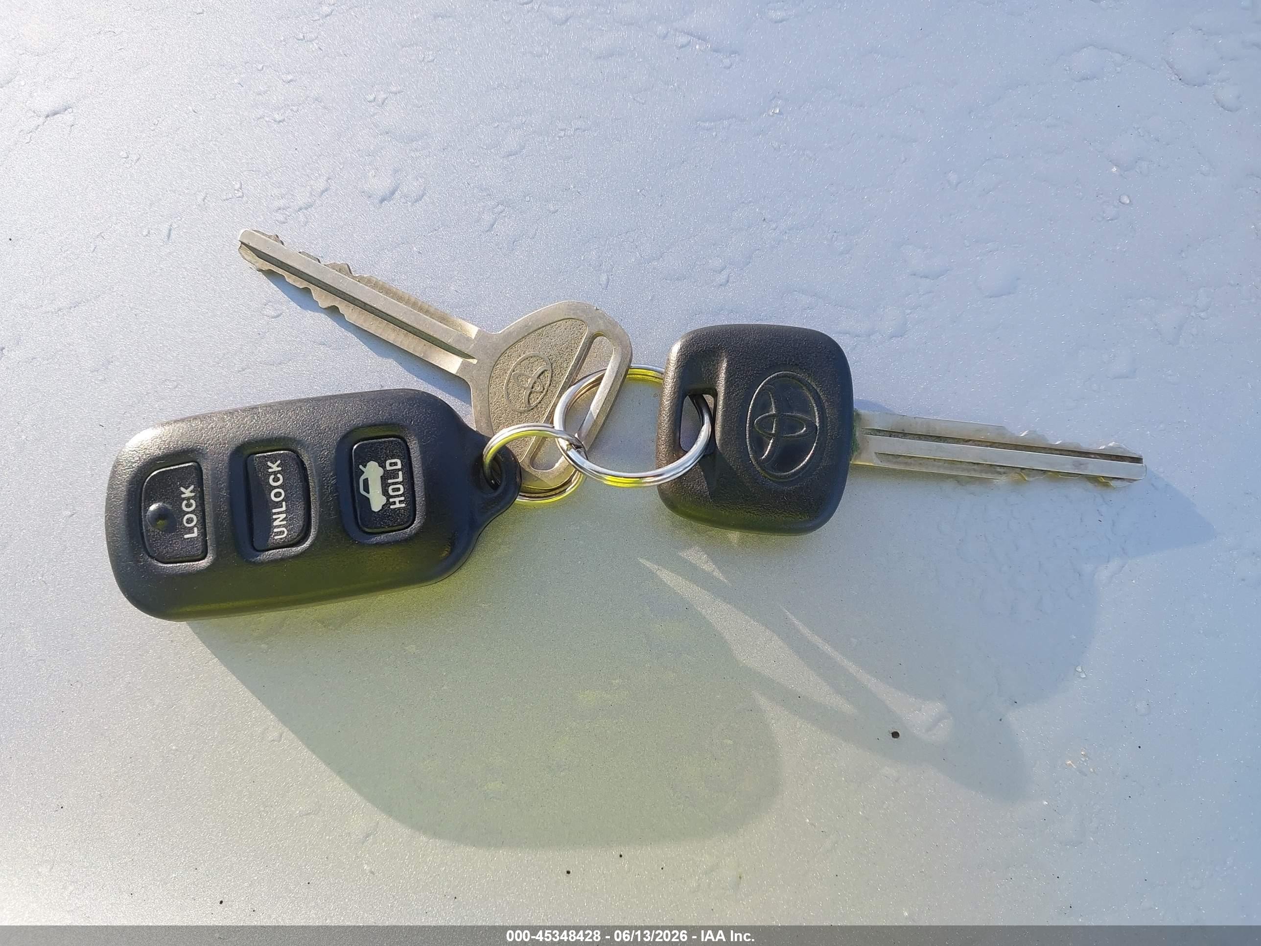 2004 Toyota Camry Le Silver vin: 4T1BE32K84U324544