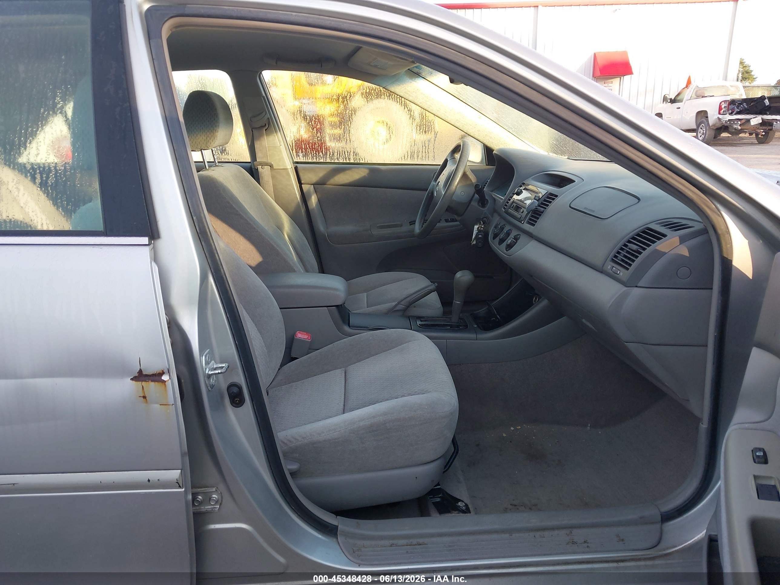 2004 Toyota Camry Le Silver vin: 4T1BE32K84U324544