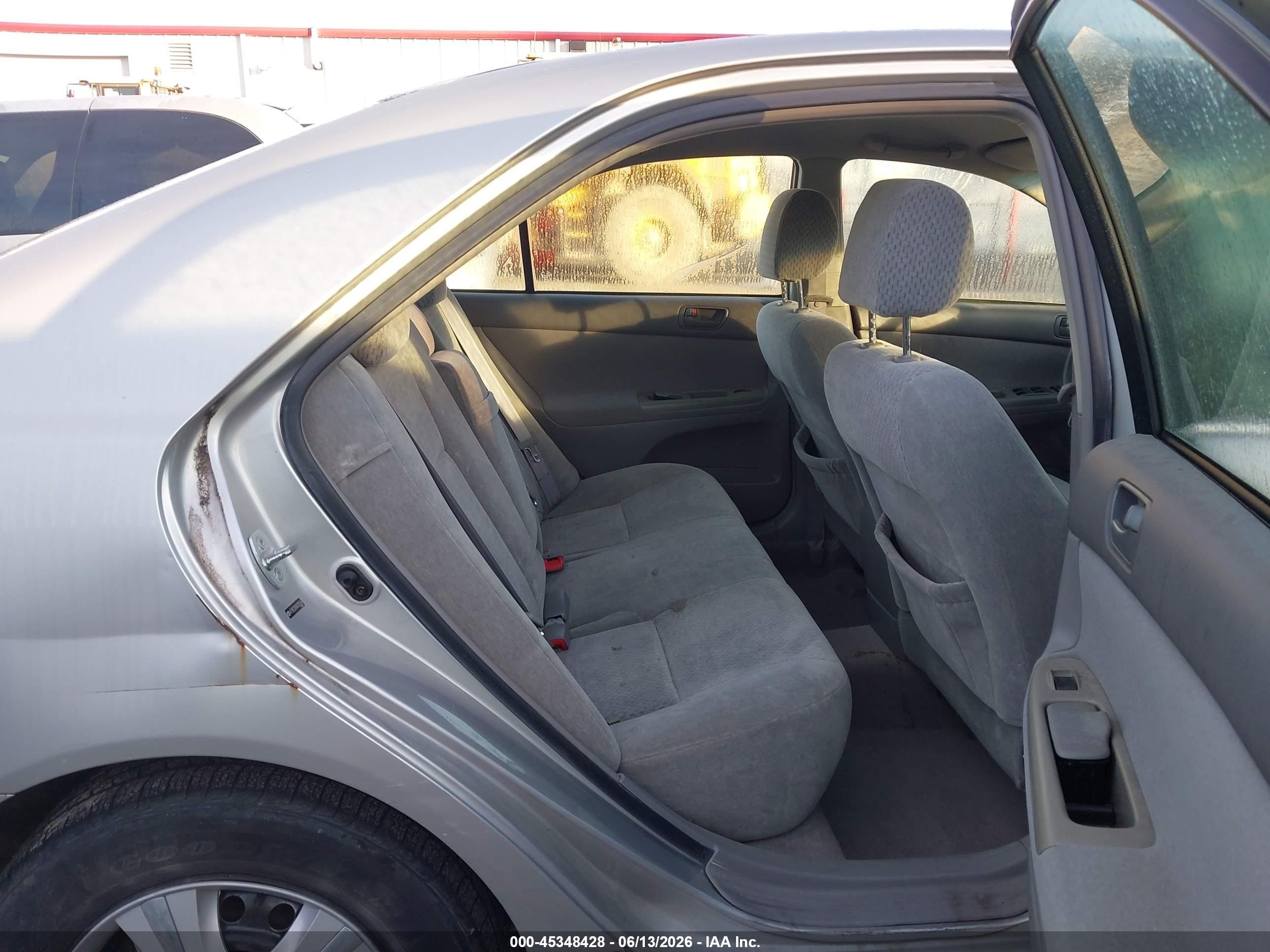 2004 Toyota Camry Le Silver vin: 4T1BE32K84U324544