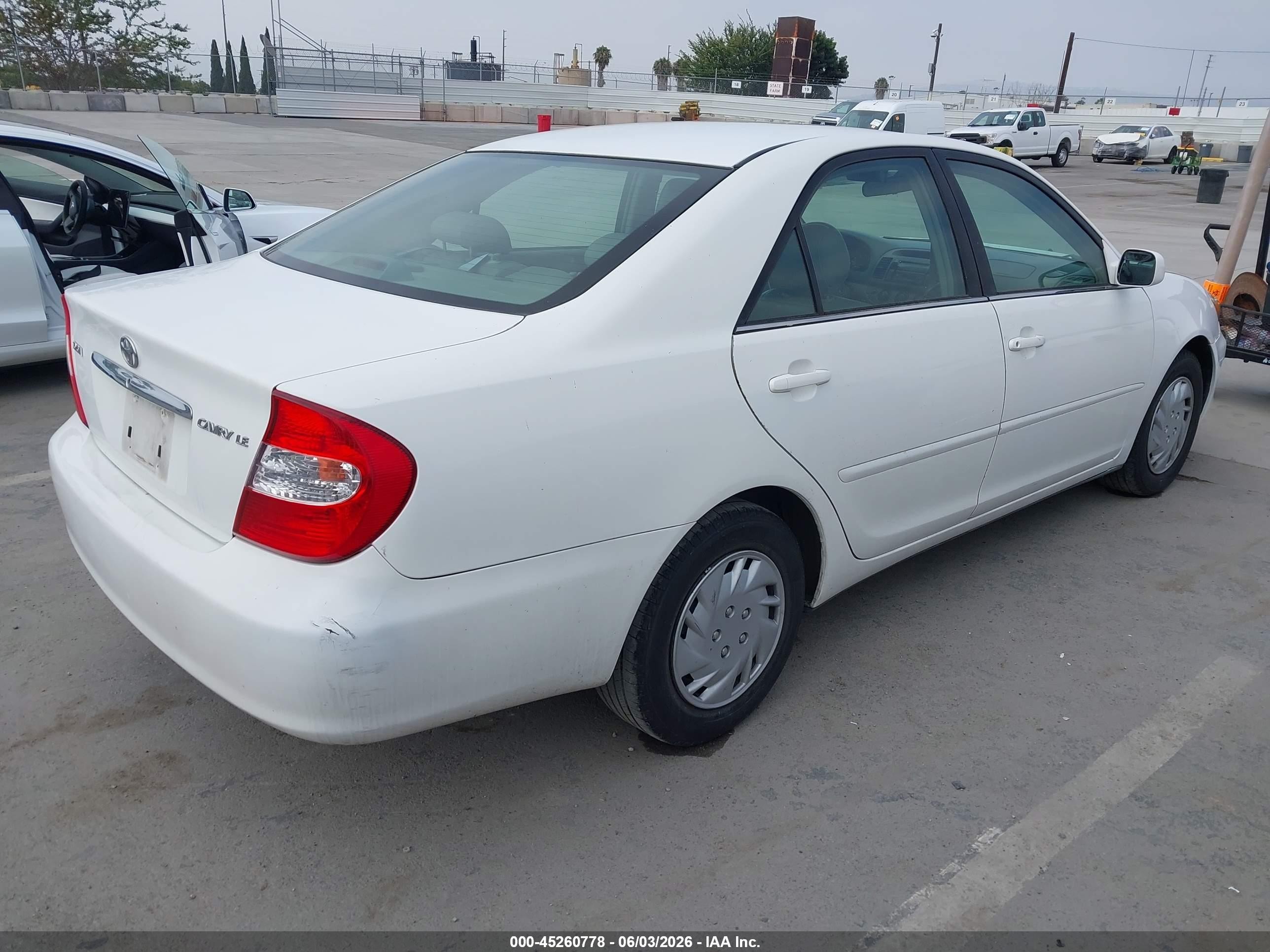 2004 Toyota Camry Le White vin: 4T1BE32K84U332014