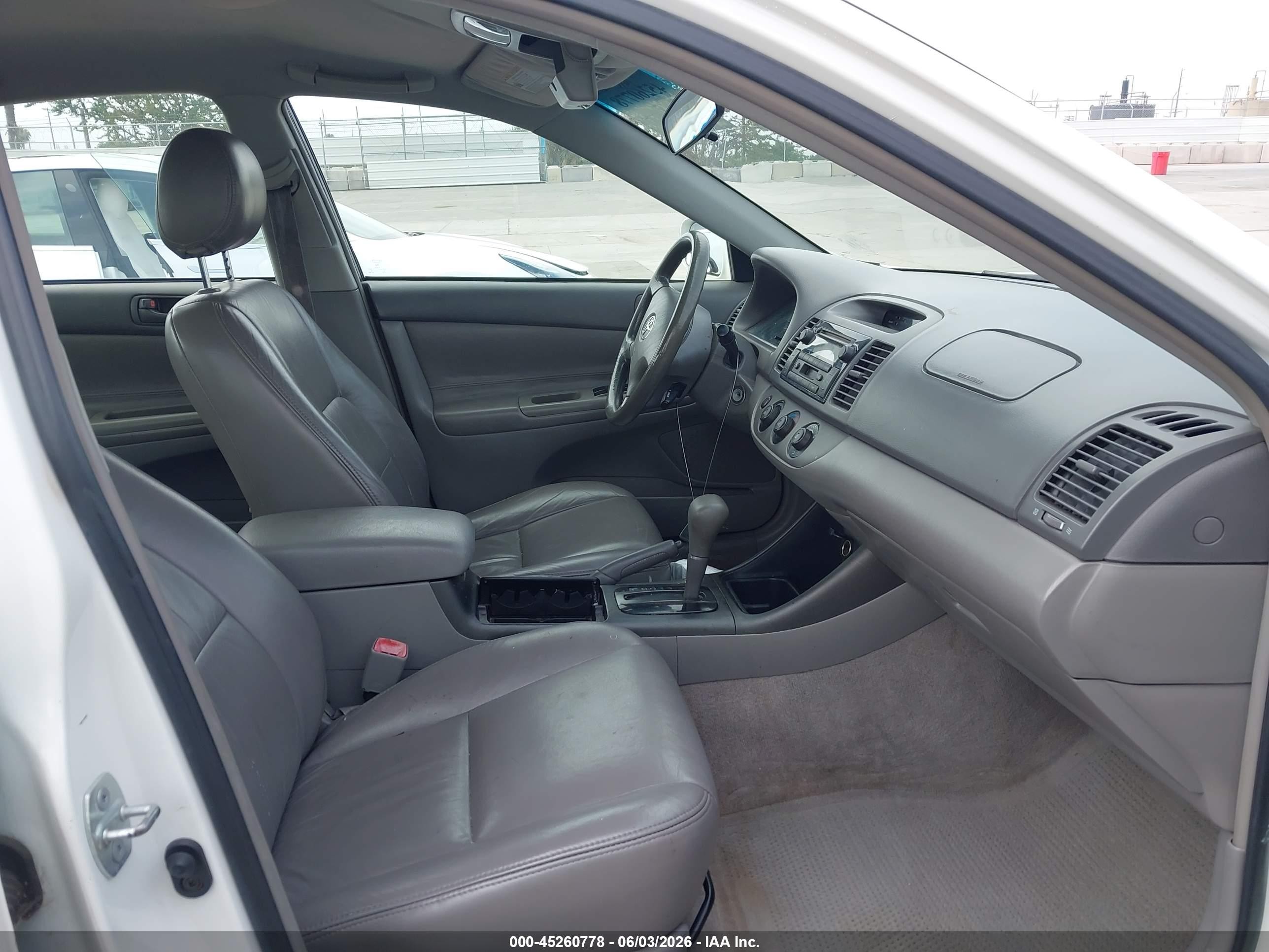 2004 Toyota Camry Le White vin: 4T1BE32K84U332014