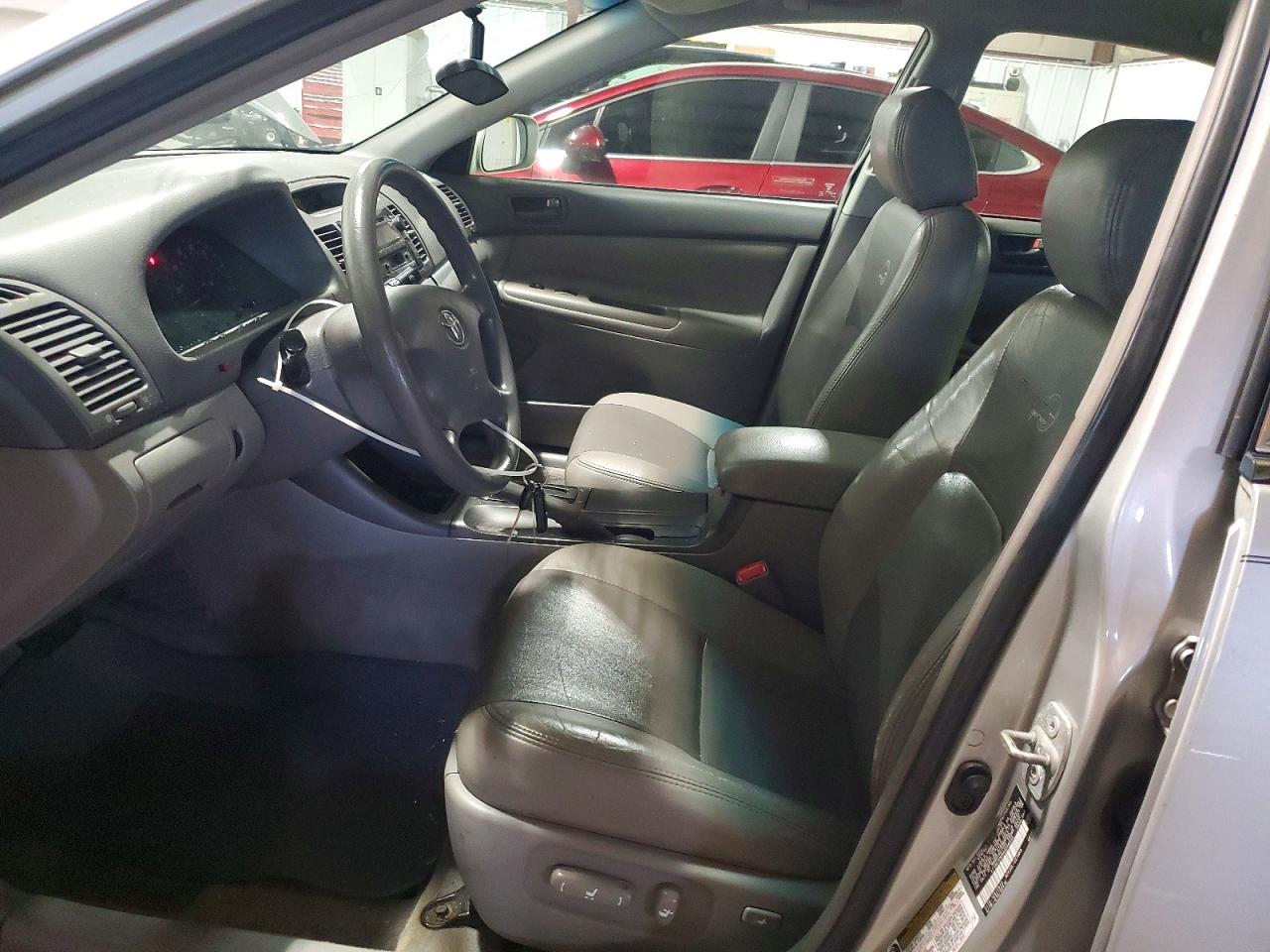 2004 Toyota Camry Le Silver vin: 4T1BE32K84U346625