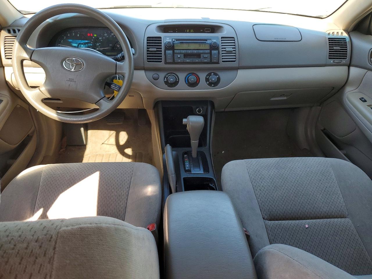 2004 Toyota Camry Le Gold vin: 4T1BE32K84U354904