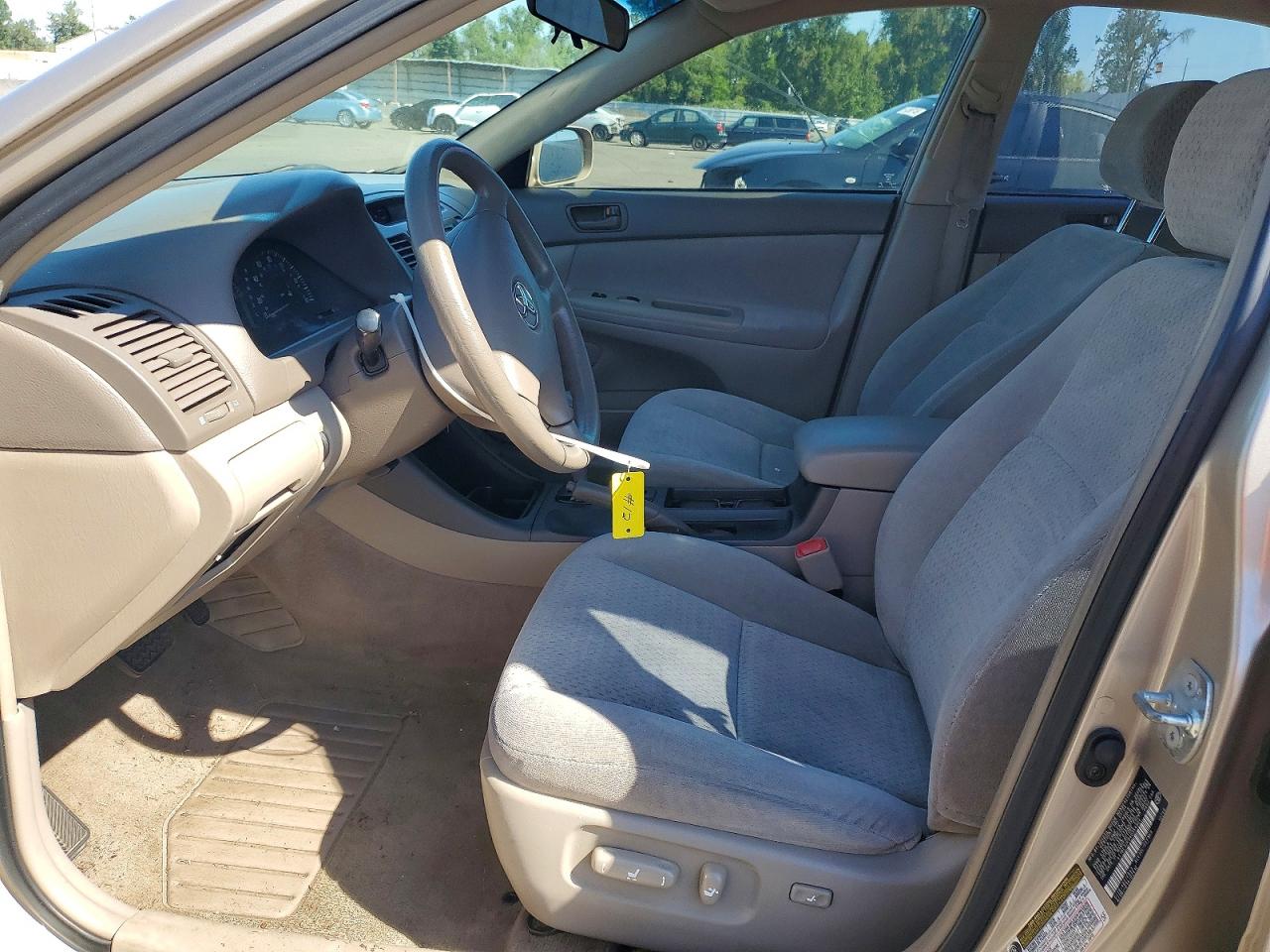 2004 Toyota Camry Le Gold vin: 4T1BE32K84U354904